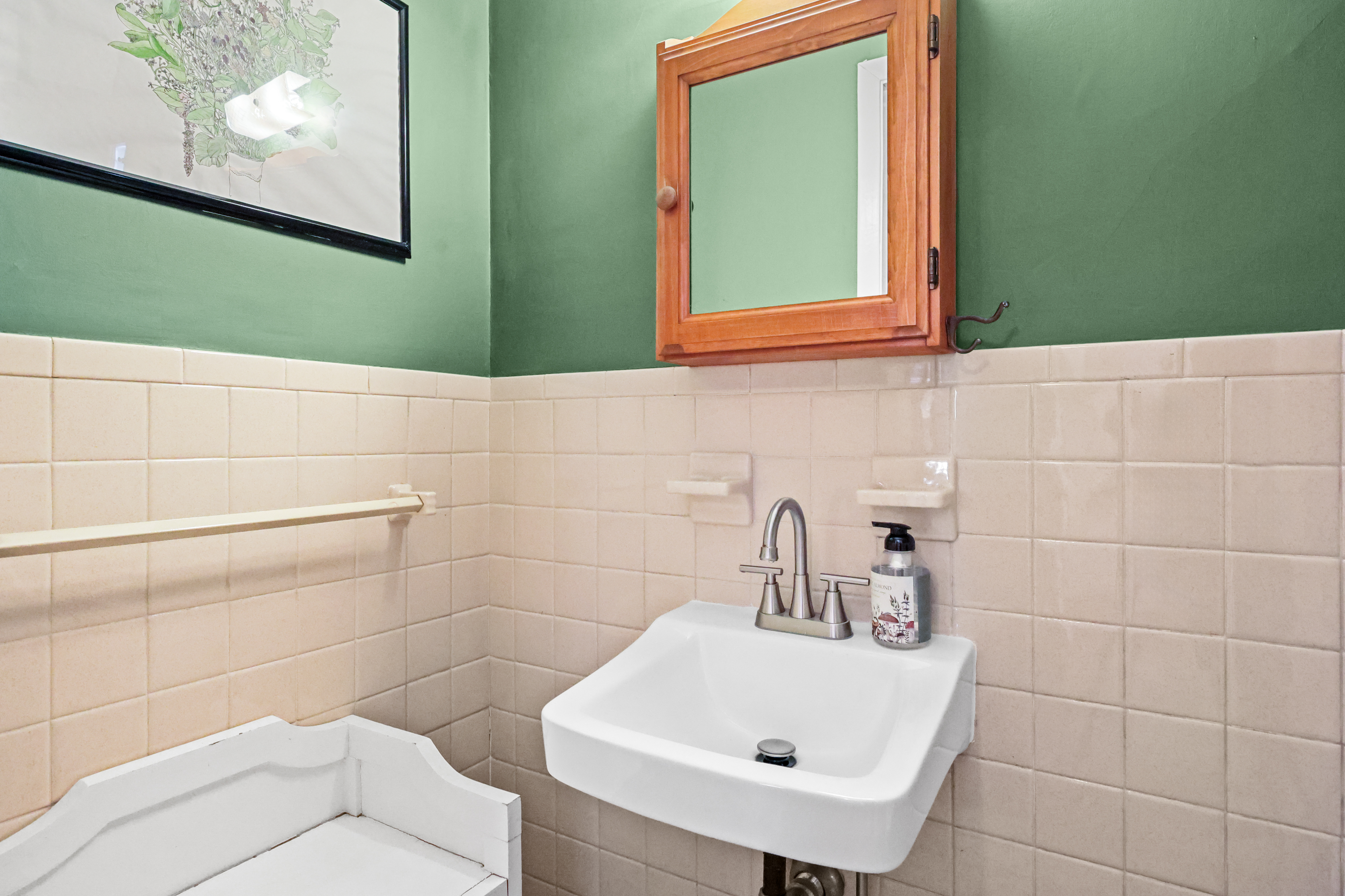  1720 Whitney Avenue - 物件實景