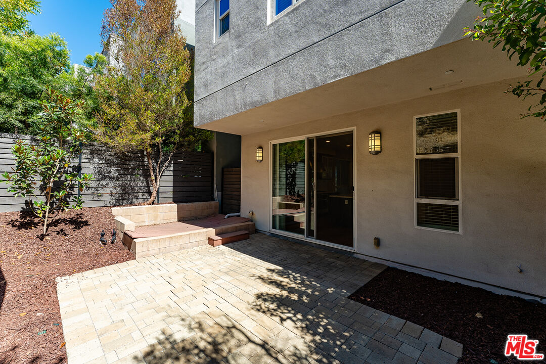 Los Angeles, California, 90068, United States, 3 Bedrooms Bedrooms, ,4 BathroomsBathrooms,Residential,For Sale,1891142