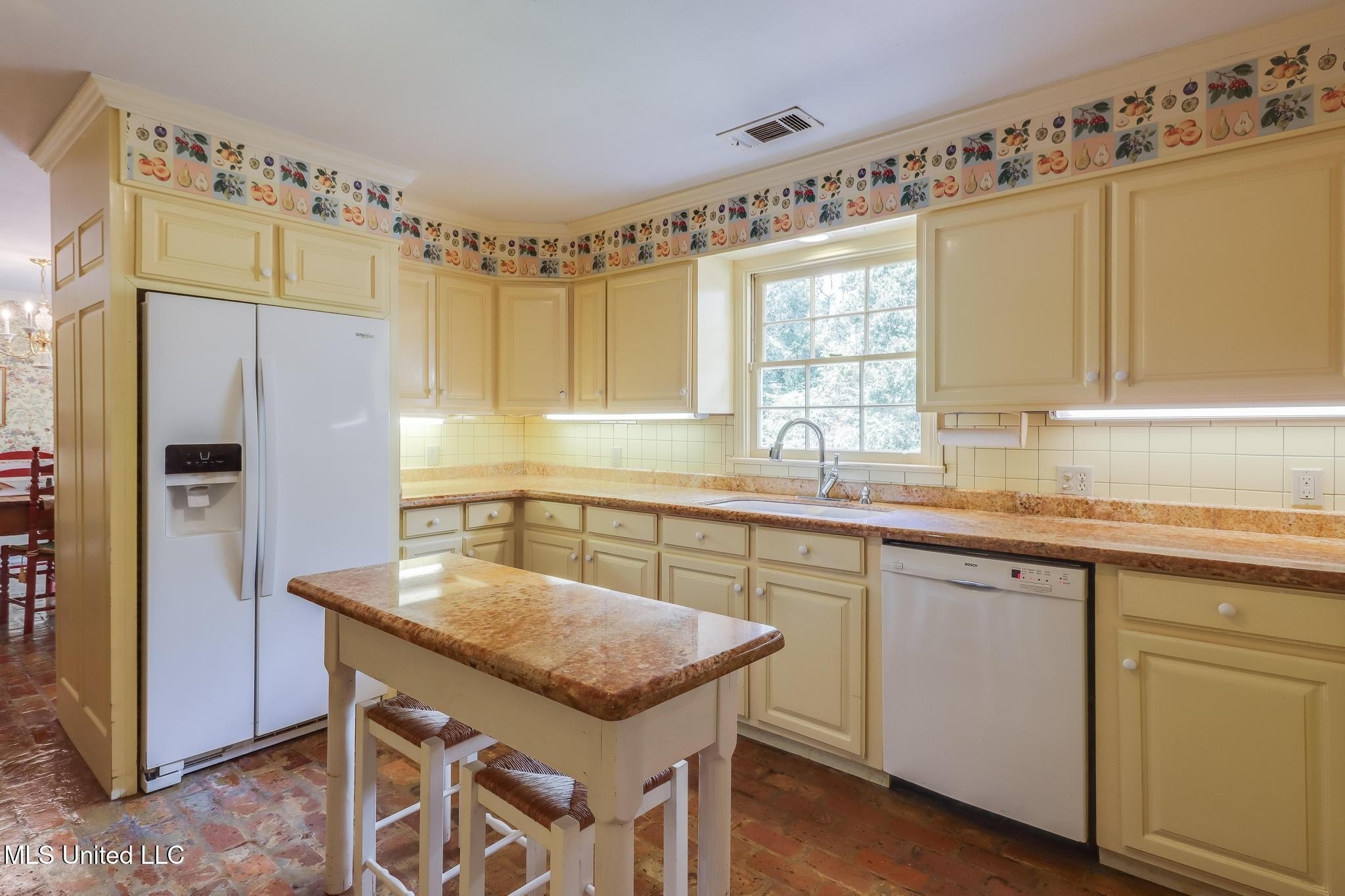 Gulfport, Mississippi, 39507, United States, 4 Bedrooms Bedrooms, ,4 BathroomsBathrooms,Residential,For Sale,1977287