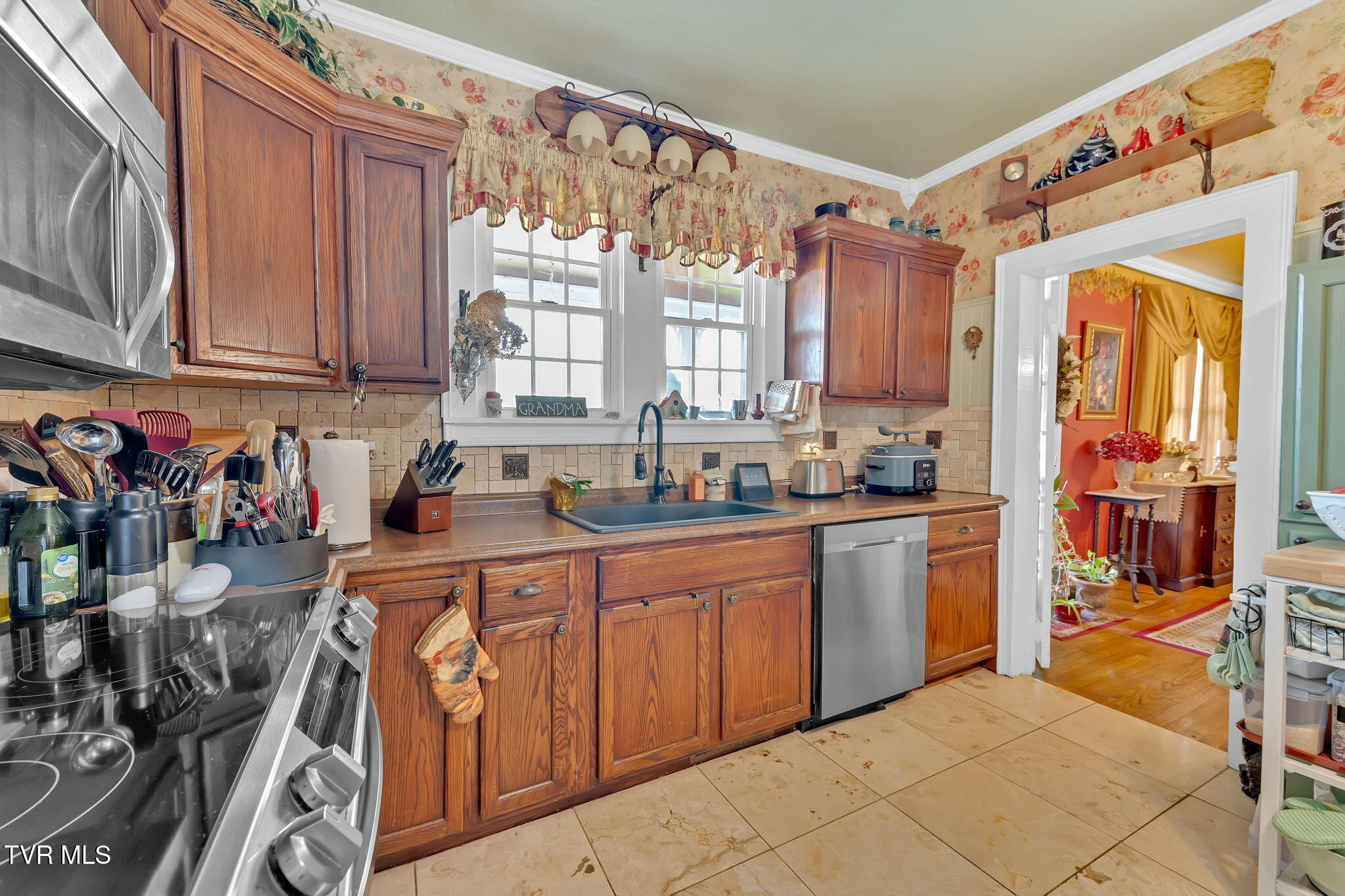 Roan Mountain, Tennessee, 37687, United States, 4 Bedrooms Bedrooms, ,2 BathroomsBathrooms,Residential,For Sale,2010992