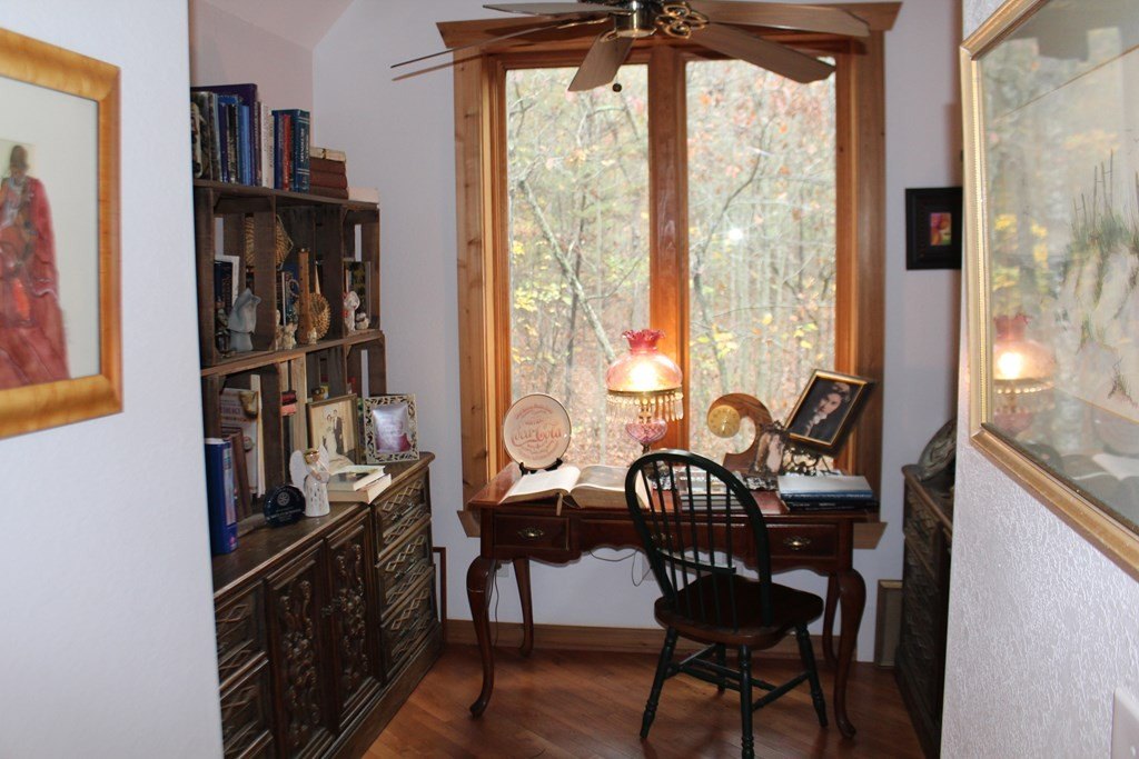 Murphy, North Carolina, 28906, United States, 2 Bedrooms Bedrooms, ,4 BathroomsBathrooms,Residential,For Sale,1915362