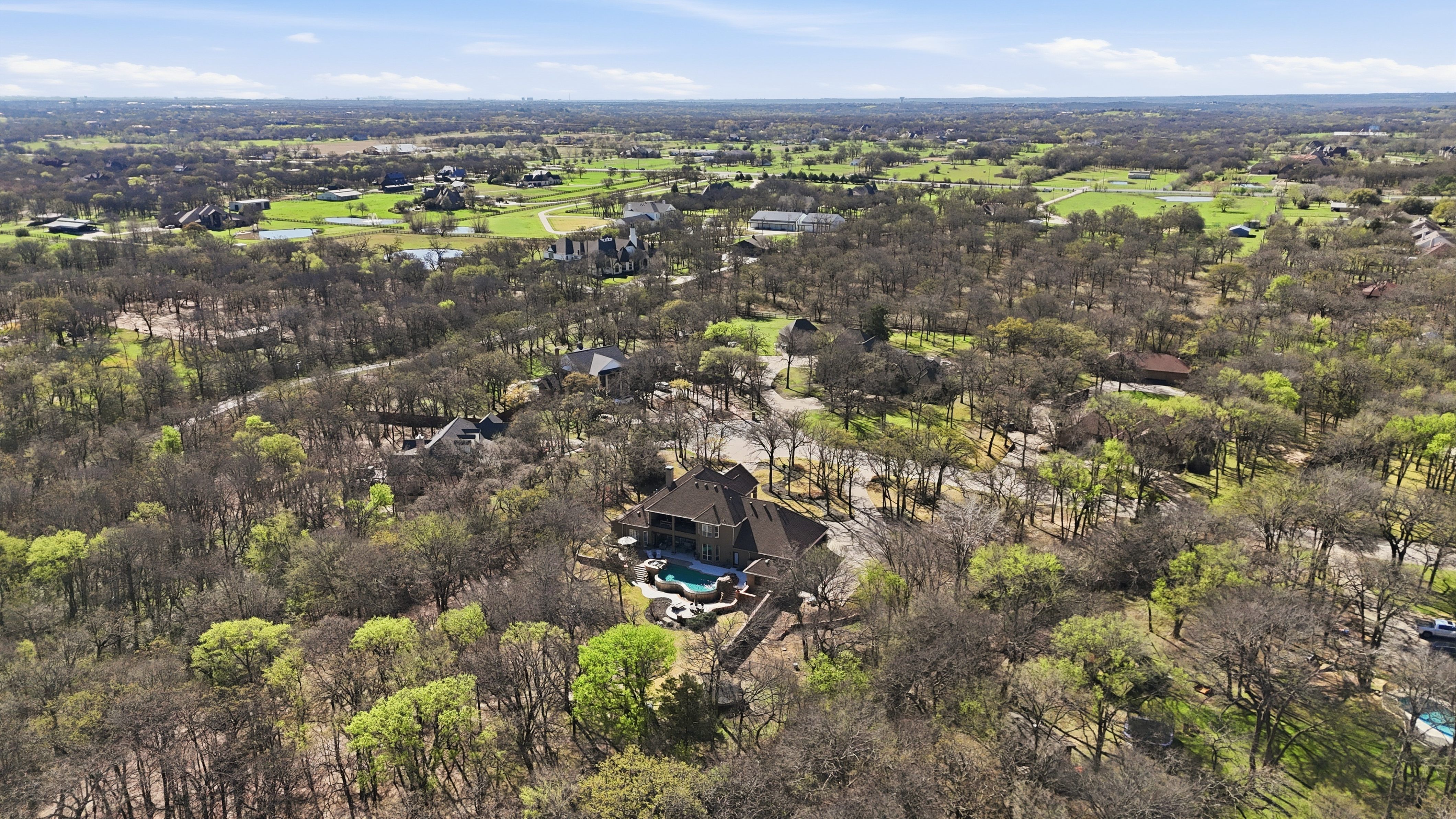  Resort-Style Estate Living on 1.9 Wooded Acres in Prestigious Shadow Wood Estate - 物件實景