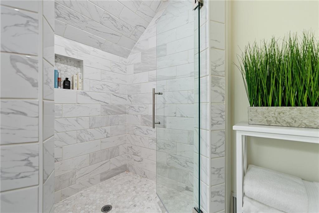 Alpharetta, Georgia, 30005, United States, 4 Bedrooms Bedrooms, ,6 BathroomsBathrooms,Residential,For Sale,1983404