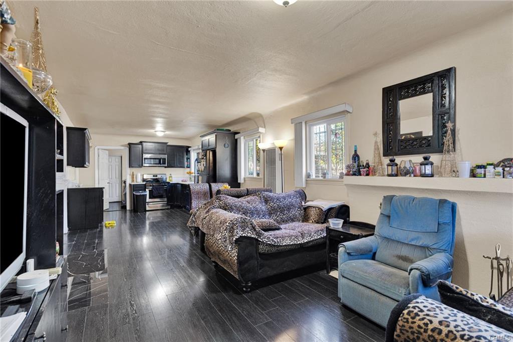 Los Angeles, California, 90003, United States, 4 Bedrooms Bedrooms, ,1 BathroomBathrooms,Residential,For Sale,1992403