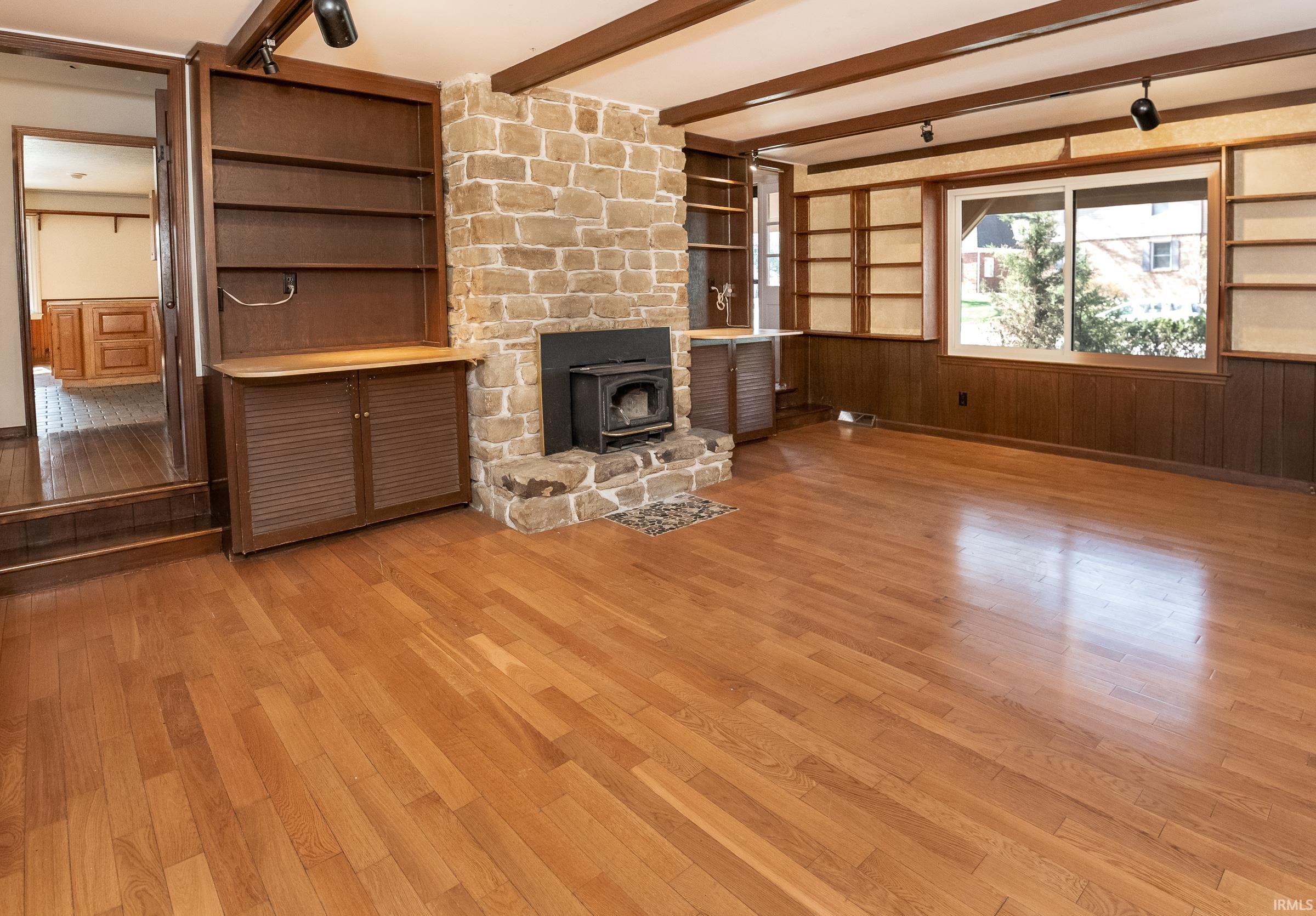 Bloomington, Indiana, 47401, United States, 8 Bedrooms Bedrooms, ,5 BathroomsBathrooms,Residential,For Sale,1988633