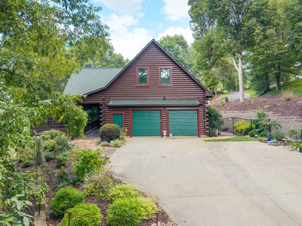 Hiawassee, Georgia, 30546, United States, 4 Bedrooms Bedrooms, ,4 BathroomsBathrooms,Residential,For Sale,1975098