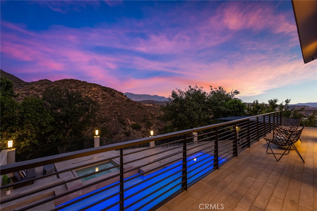 Glendale, California, 91207, United States, 4 Bedrooms Bedrooms, ,5 BathroomsBathrooms,Residential,For Sale,1934698