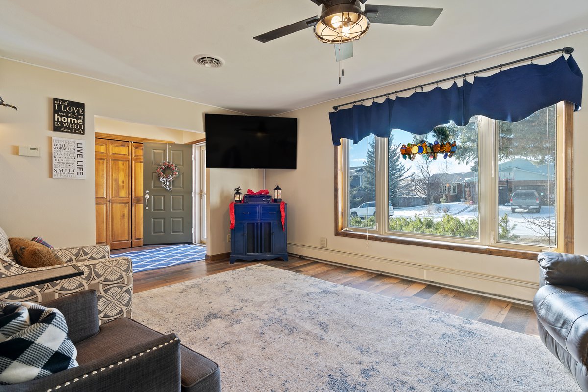 Cheyenne, Wyoming, 82009, United States, 5 Bedrooms Bedrooms, ,3 BathroomsBathrooms,Residential,For Sale,2006392