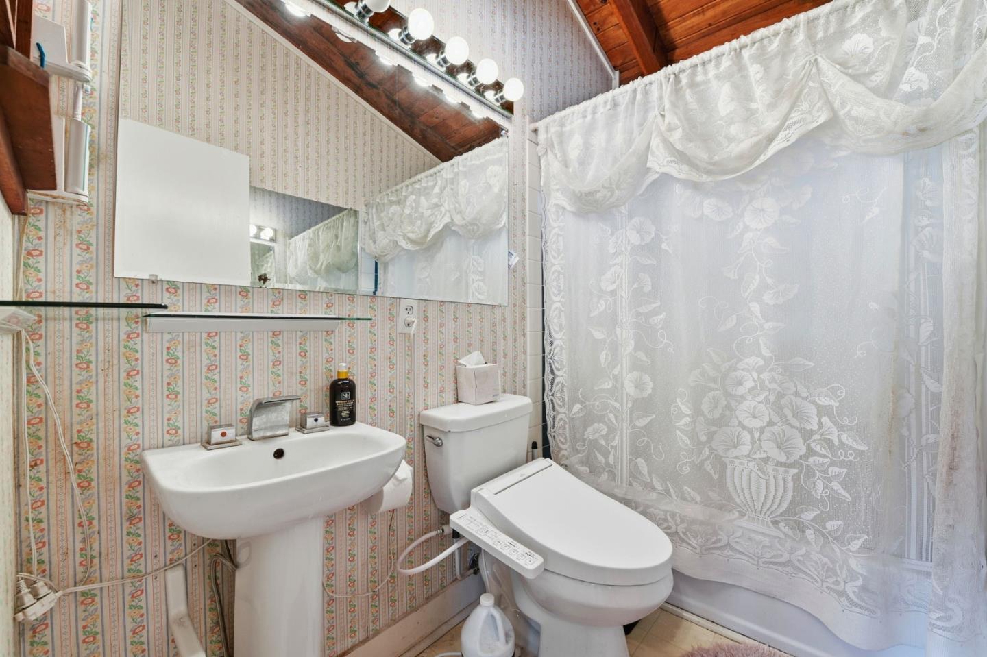 Ben Lomond, California, 95005, United States, 4 Bedrooms Bedrooms, ,2 BathroomsBathrooms,Residential,For Sale,1999742