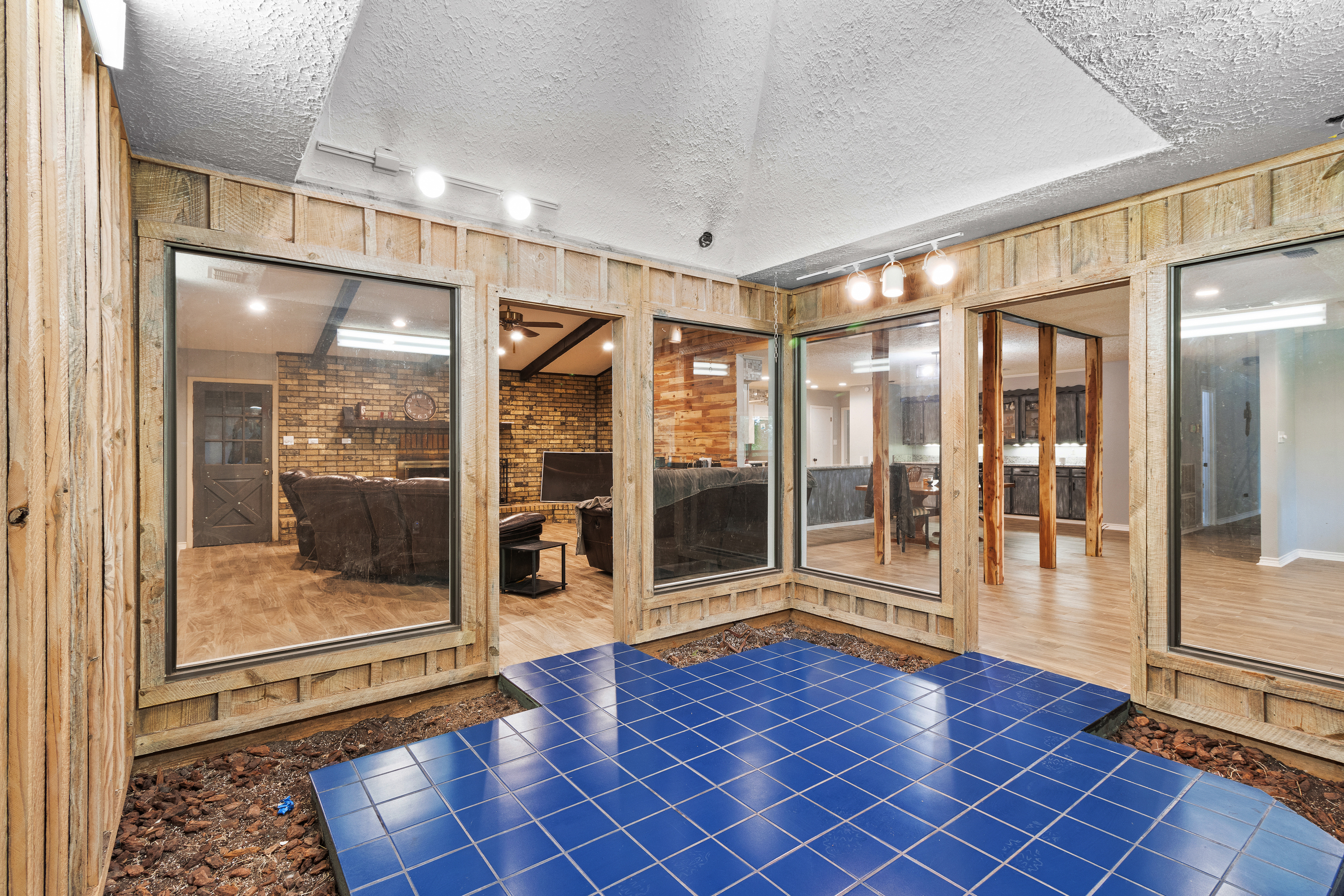 Henderson, Texas, 75652, United States, 6 Bedrooms Bedrooms, ,5 BathroomsBathrooms,Residential,For Sale,1920809