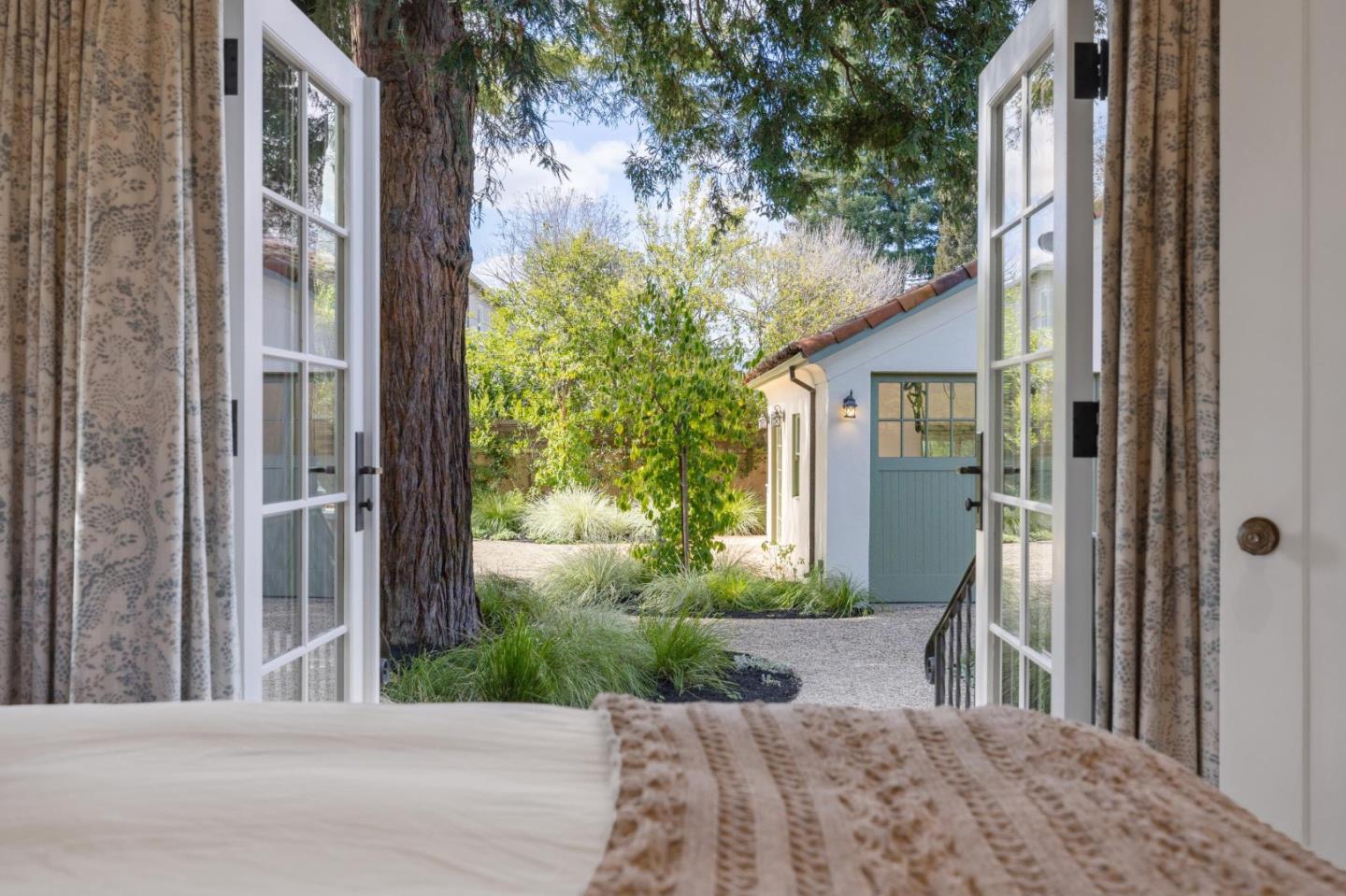 Menlo Park, California, 94025, United States, 4 Bedrooms Bedrooms, ,3 BathroomsBathrooms,Residential,For Sale,1901021