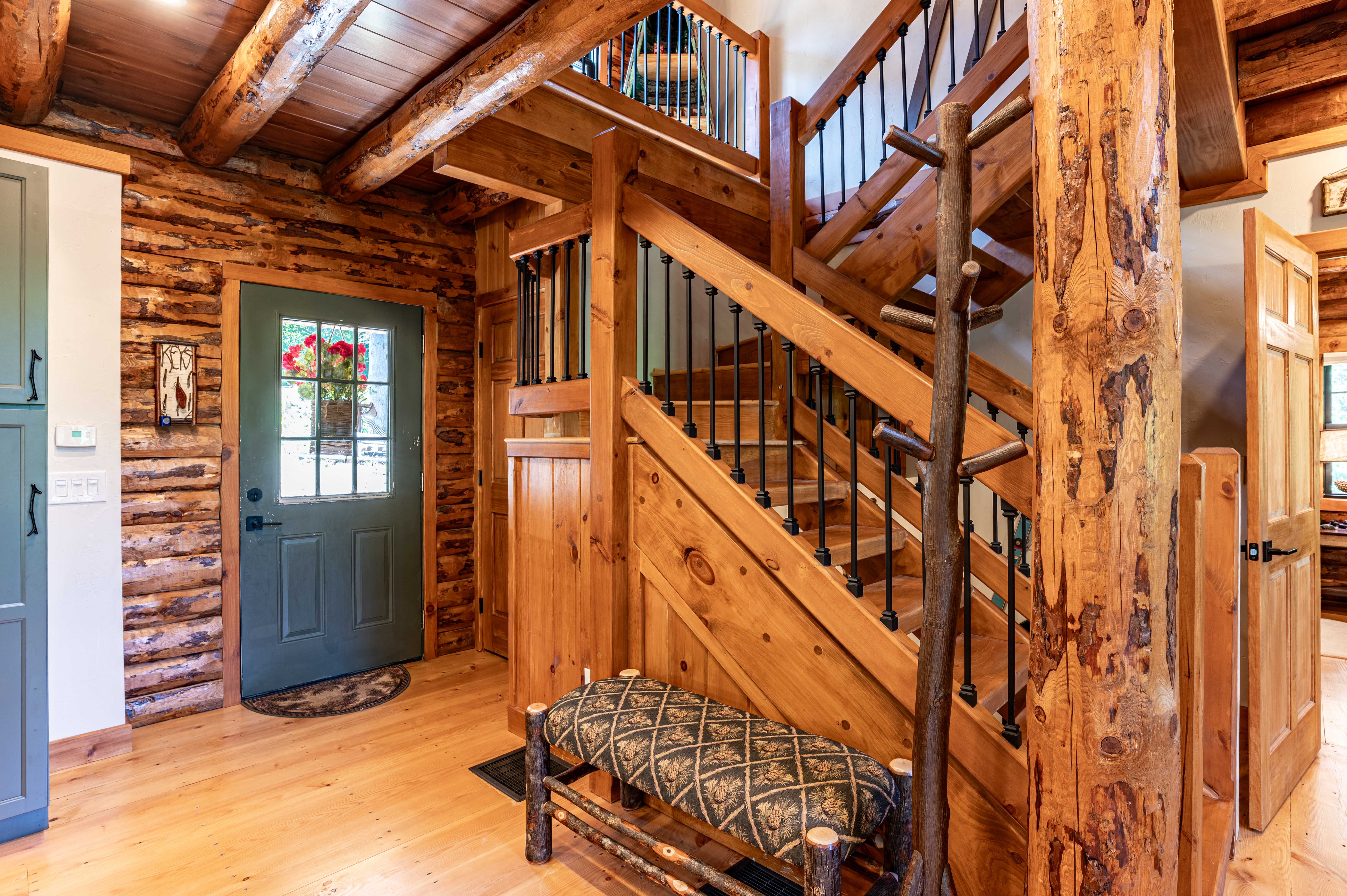  Log Cabin with Flair - 物件實景