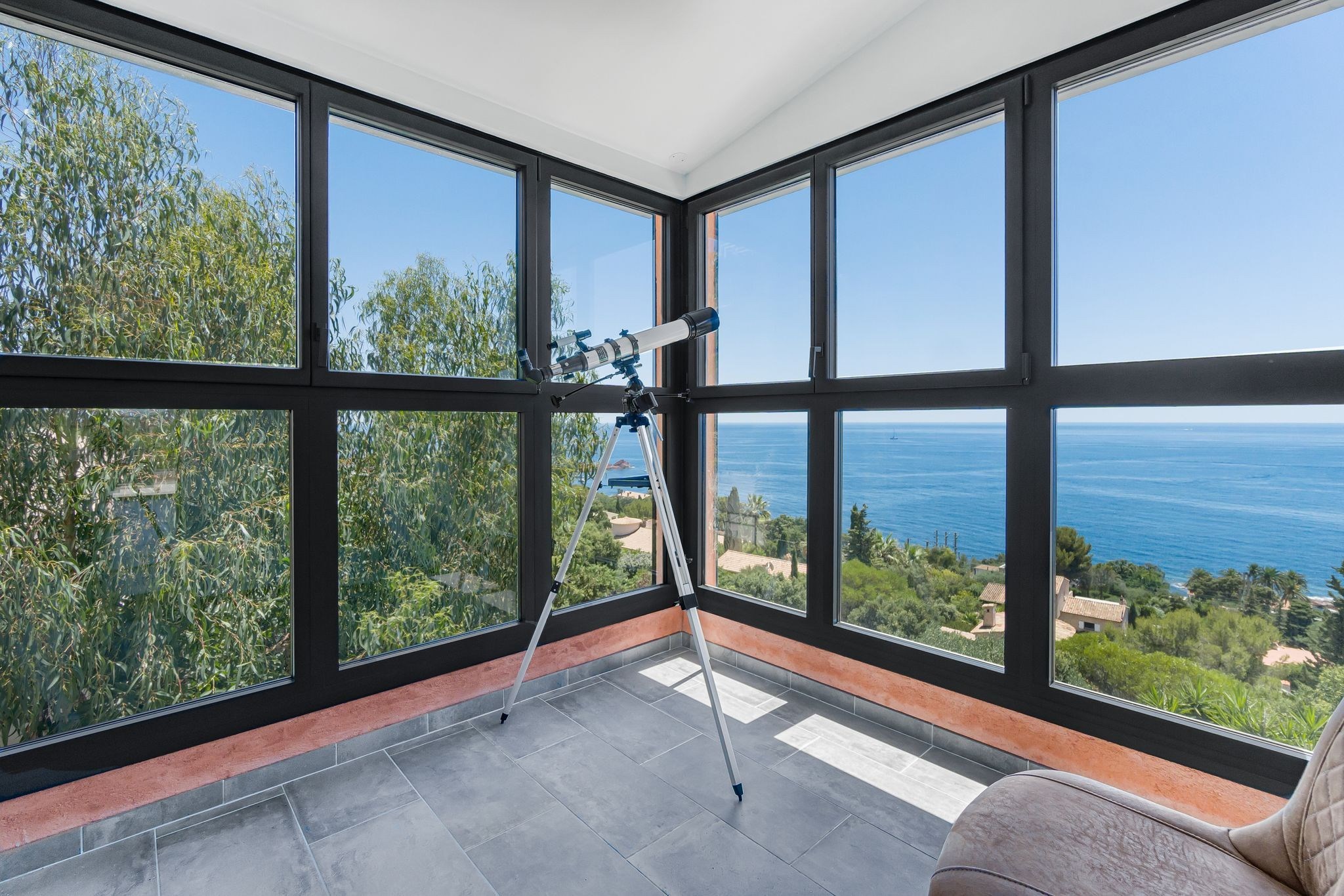  Anthéor, contemporary villa for sale, panoramic Mediterranean views, pool and l… - 物件實景