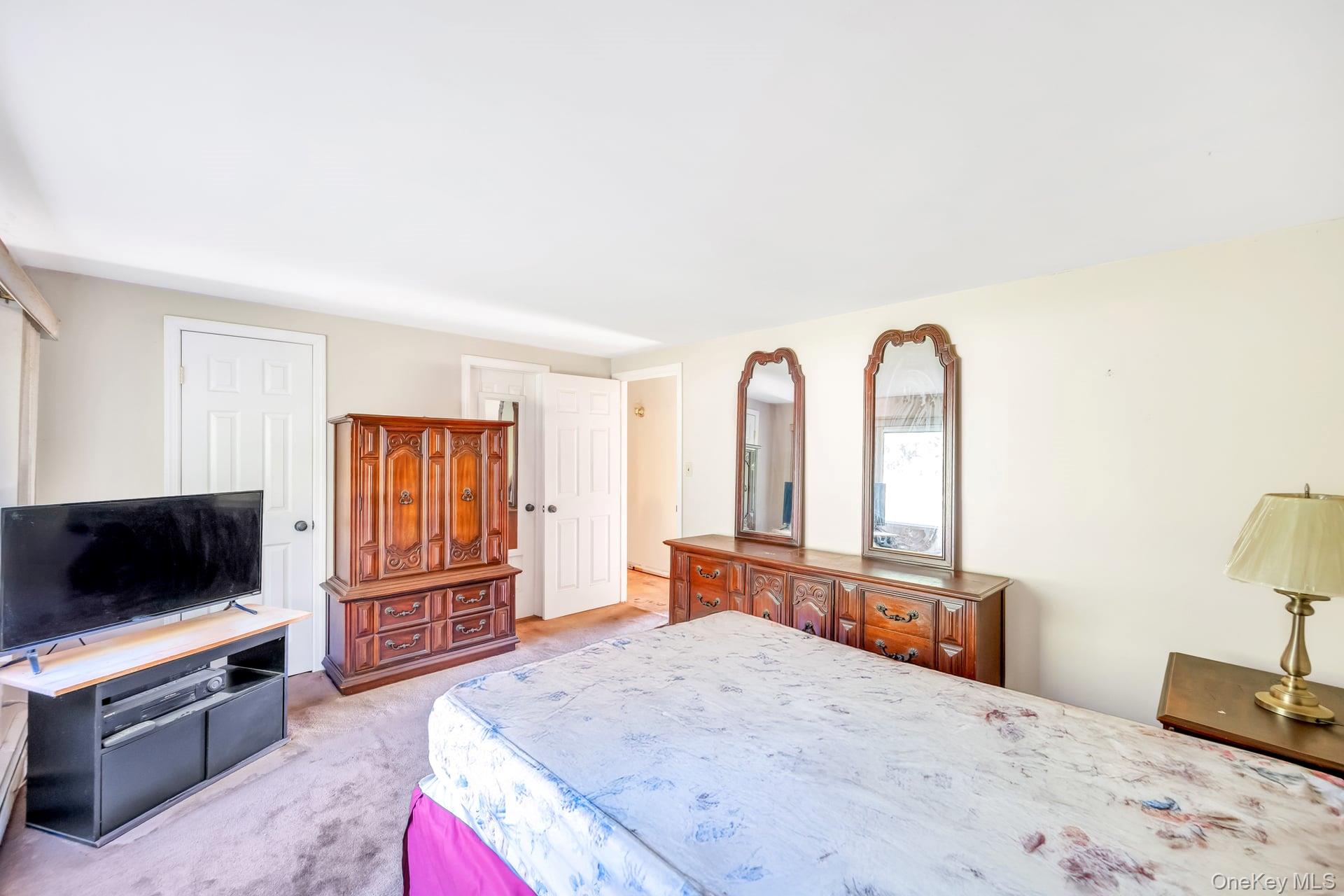 Medford, New York, 11763, United States, 5 Bedrooms Bedrooms, ,2 BathroomsBathrooms,Residential,For Sale,1926312