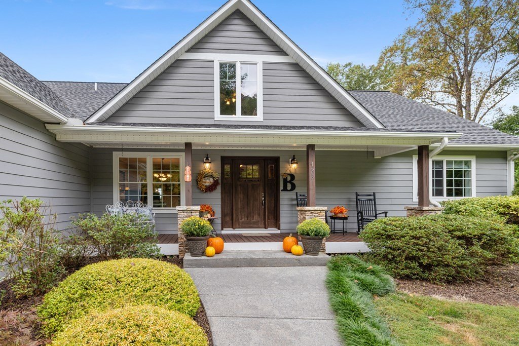 Hayesville, North Carolina, 28904, United States, 3 Bedrooms Bedrooms, ,4 BathroomsBathrooms,Residential,For Sale,1974136