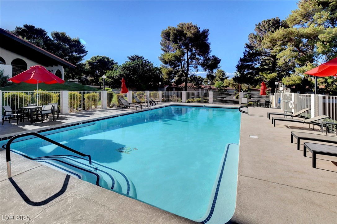 Las Vegas, Nevada, 89102, United States, 2 Bedrooms Bedrooms, ,2 BathroomsBathrooms,Residential,For Sale,2002910