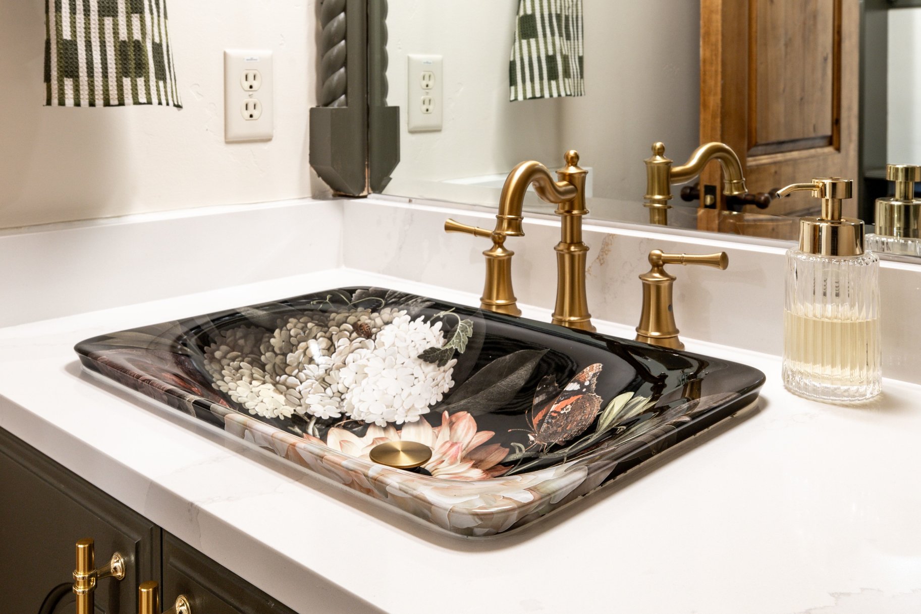  Custom 2-Story Parade Home with Dolphin Bolderscape Grotto Pool & 6 Car Garage - 物件實景