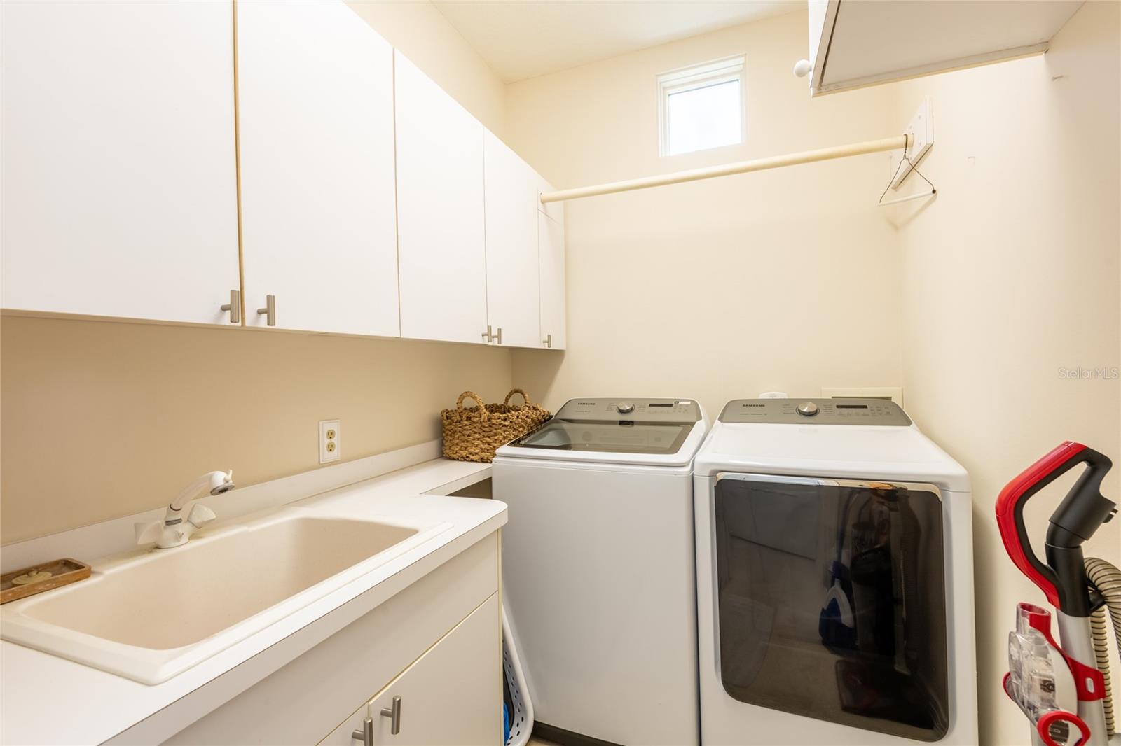 St. Petersburg, Florida, 33711, United States, 4 Bedrooms Bedrooms, ,4 BathroomsBathrooms,Residential,For Sale,1900665