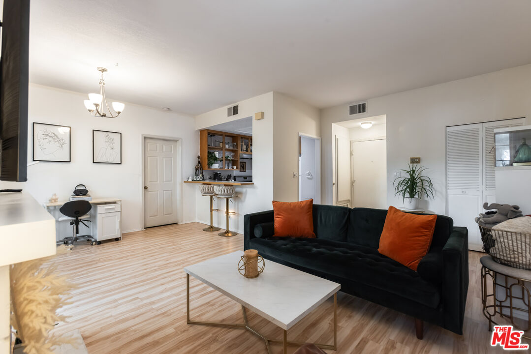 Playa Del Rey, California, 90293, United States, 1 Bedroom Bedrooms, ,1 BathroomBathrooms,Residential,For Sale,1940076