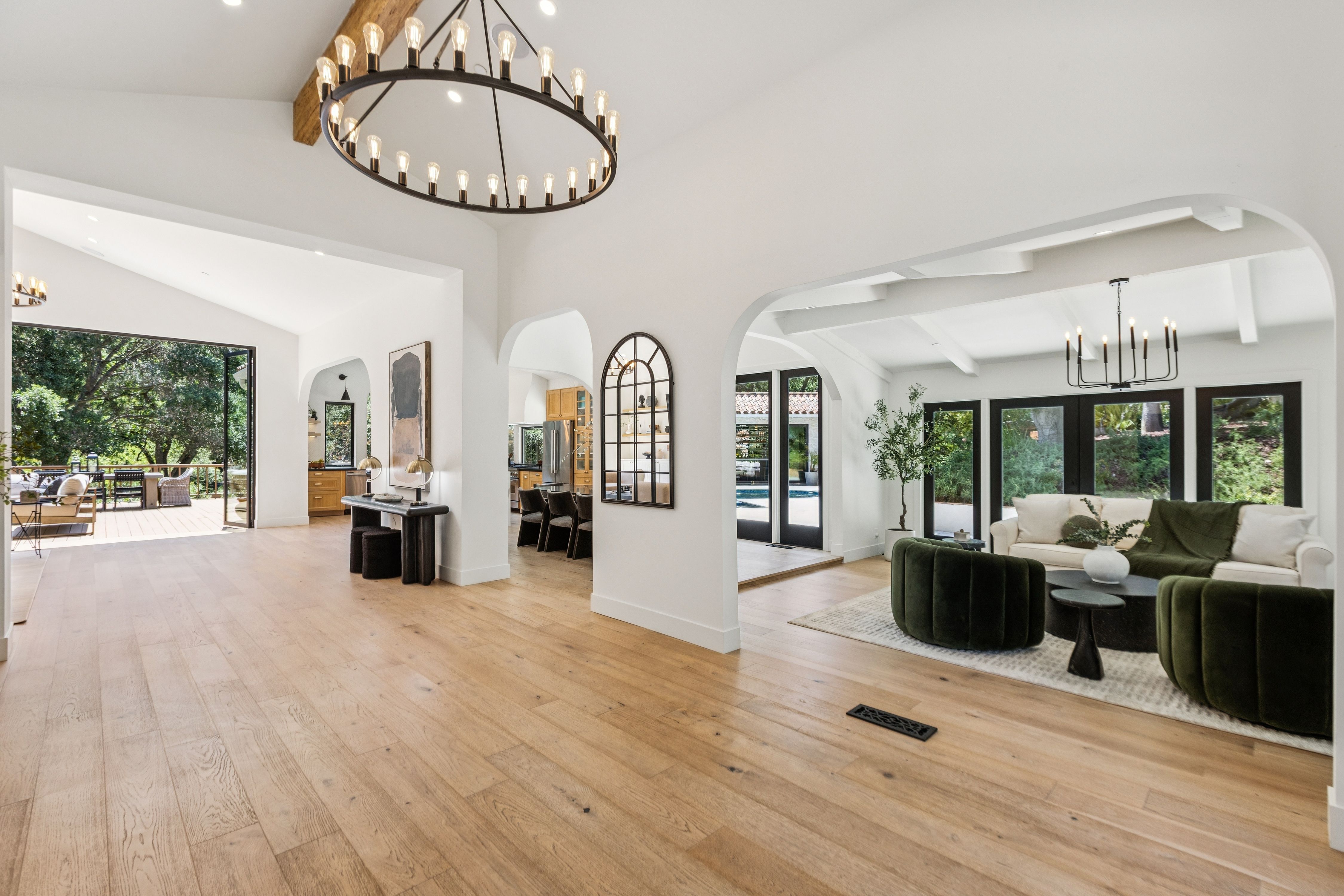  Private Gated Sanctuary With Expansive Outdoor Living - 物件實景