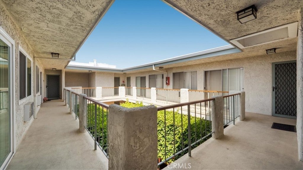 Los Angeles, California, 90034, United States, 2 Bedrooms Bedrooms, ,2 BathroomsBathrooms,Residential,For Sale,2025767