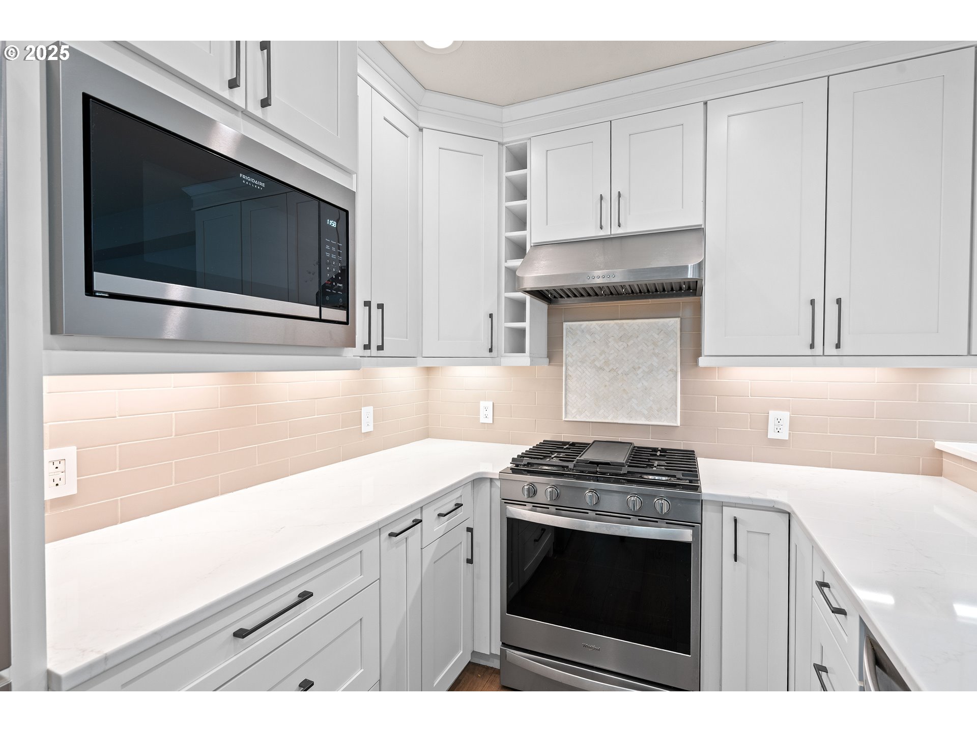 Lake Oswego, Oregon, 97035, United States, 2 Bedrooms Bedrooms, ,2 BathroomsBathrooms,Residential,For Sale,1889875