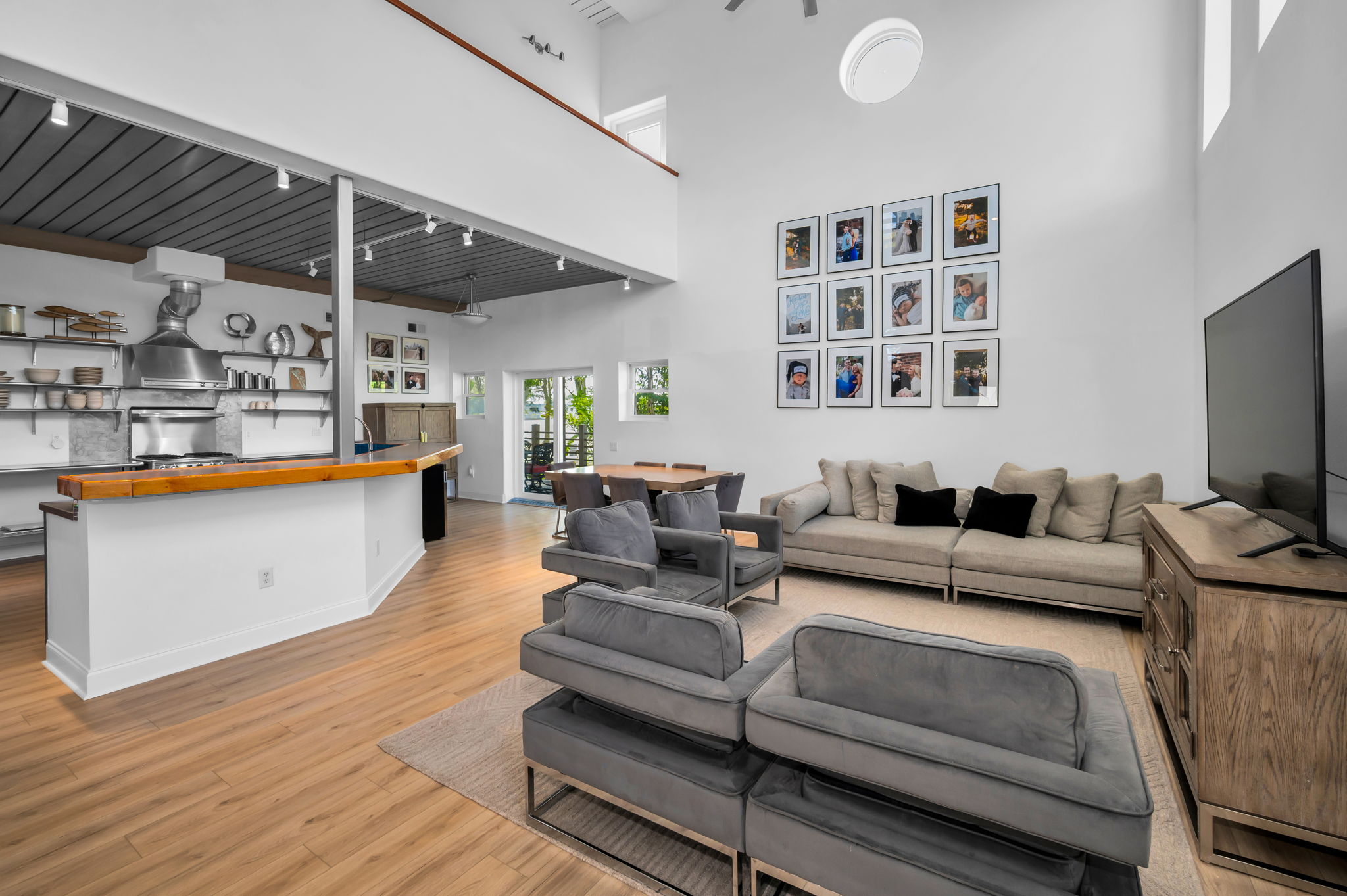 Treasure Island, Florida, 33706, United States, 3 Bedrooms Bedrooms, ,3 BathroomsBathrooms,Residential,For Sale,1996419