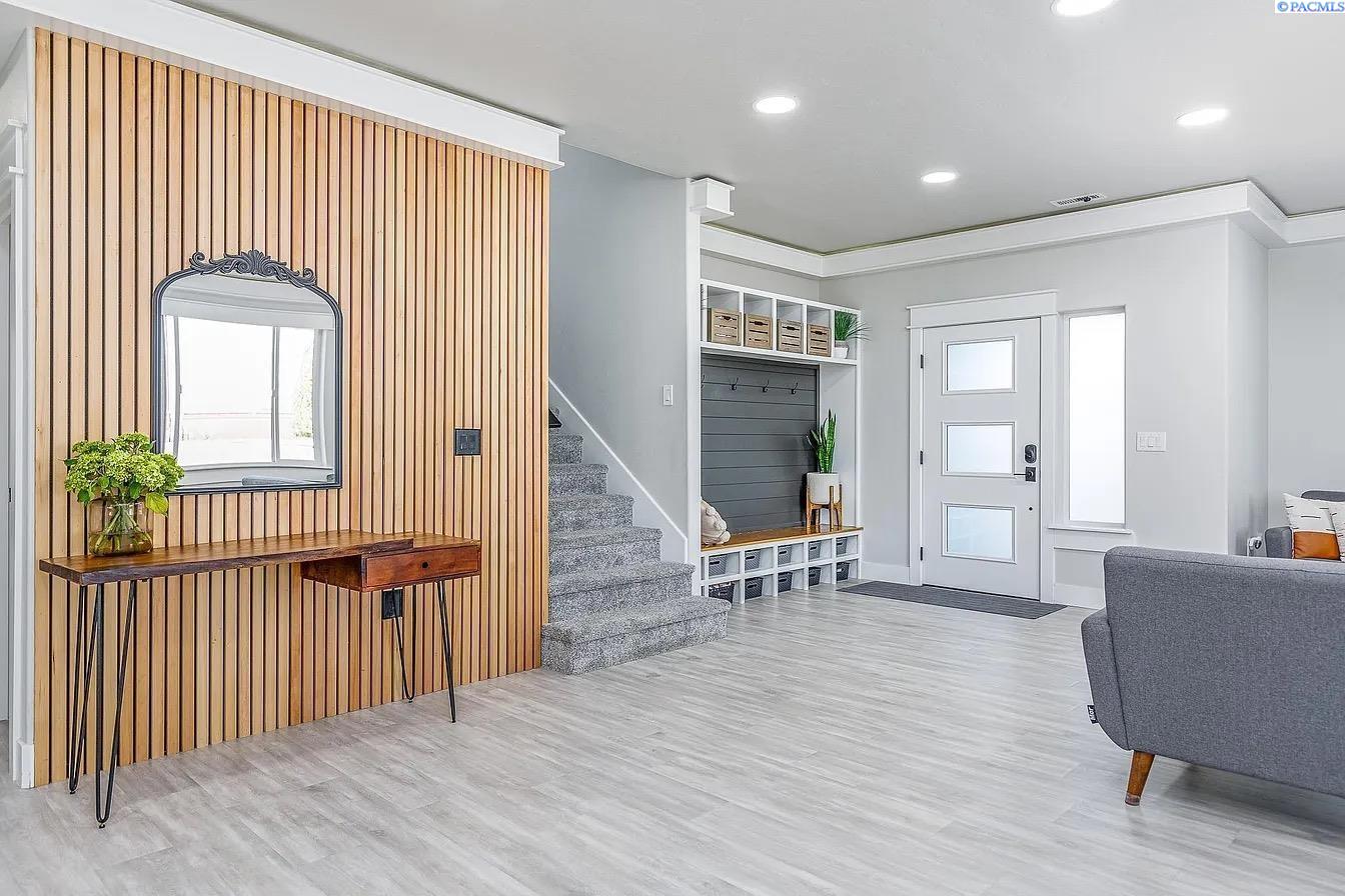 Kennewick, Washington, 99336, United States, 7 Bedrooms Bedrooms, ,7 BathroomsBathrooms,Residential,For Sale,1990805