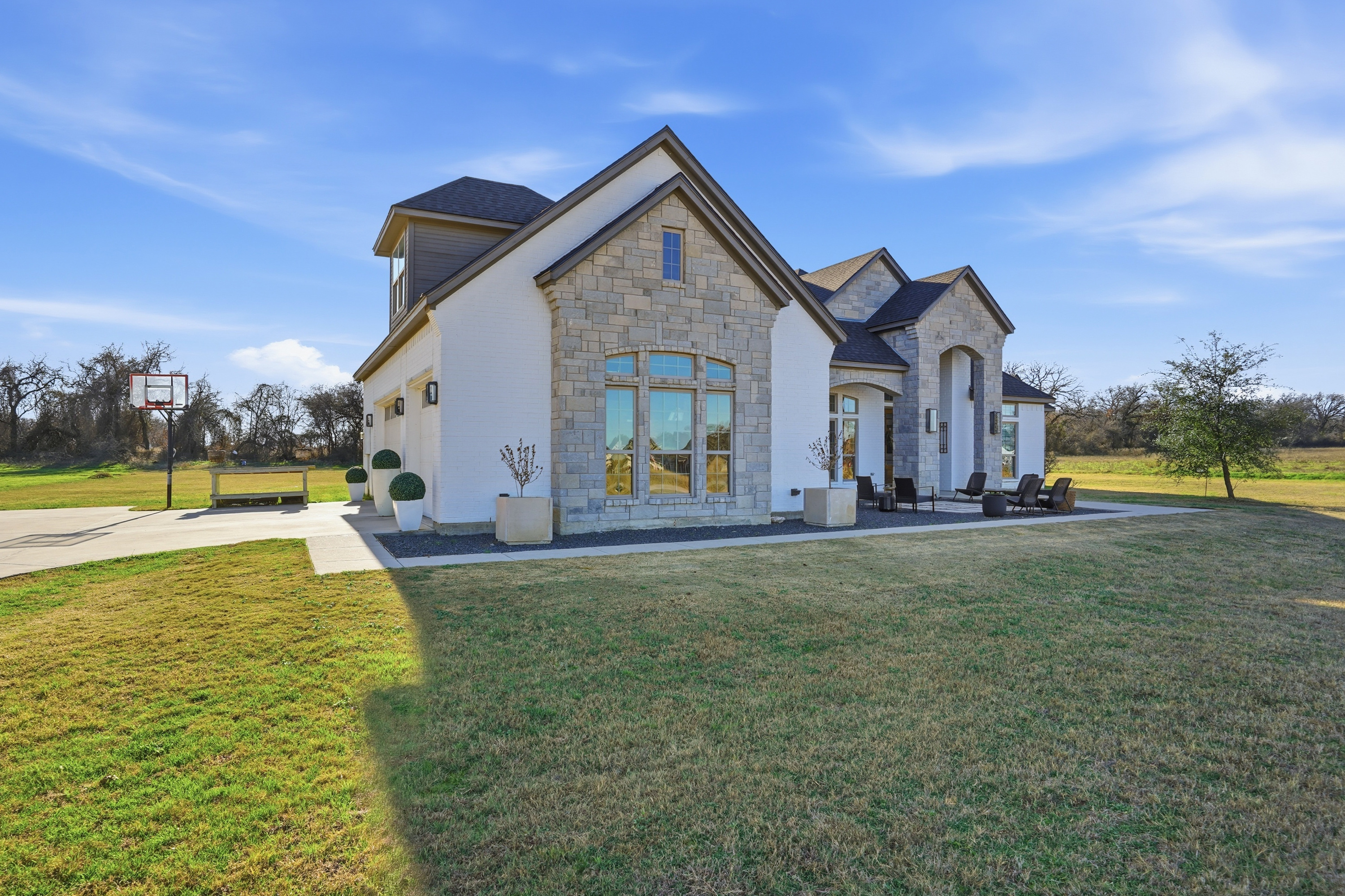  a private gated retreat where  luxury meets texas tranquility - 物件實景