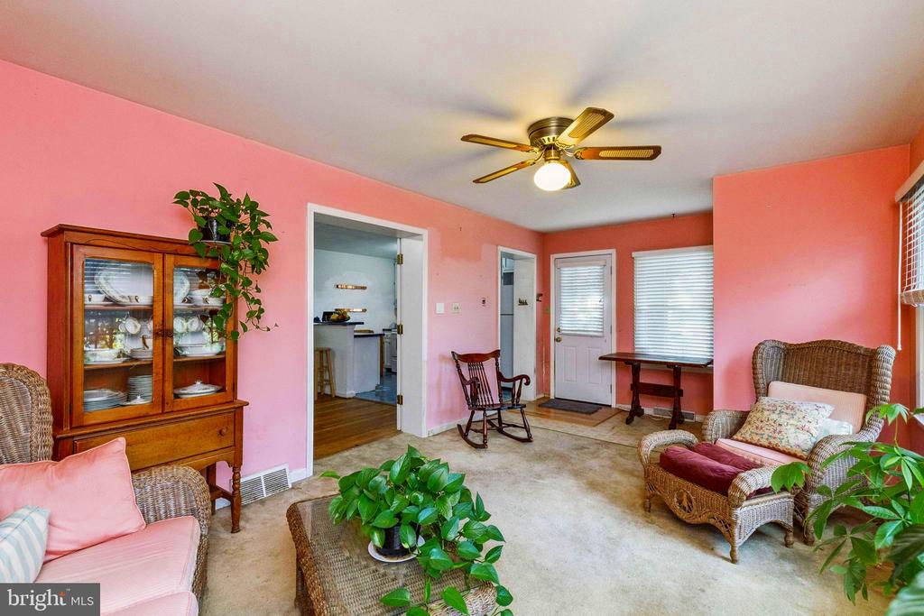 Middleburg, Virginia, 20117, United States, 2 Bedrooms Bedrooms, ,2 BathroomsBathrooms,Residential,For Sale,1976642