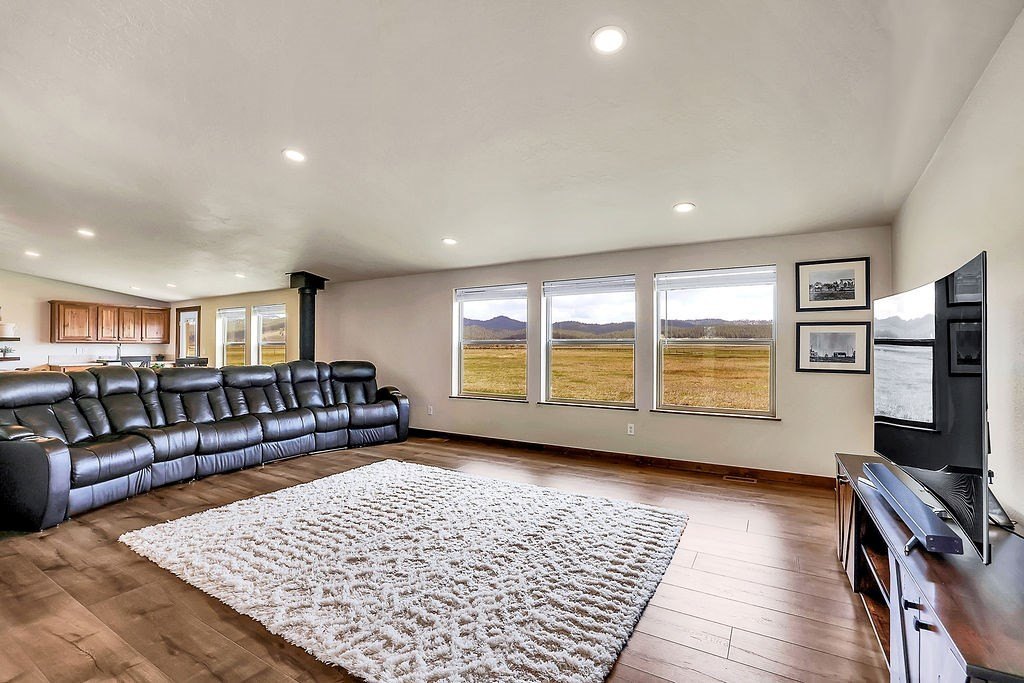 Donnelly, Idaho, 83615, United States, 3 Bedrooms Bedrooms, ,1 BathroomBathrooms,Residential,For Sale,2005150