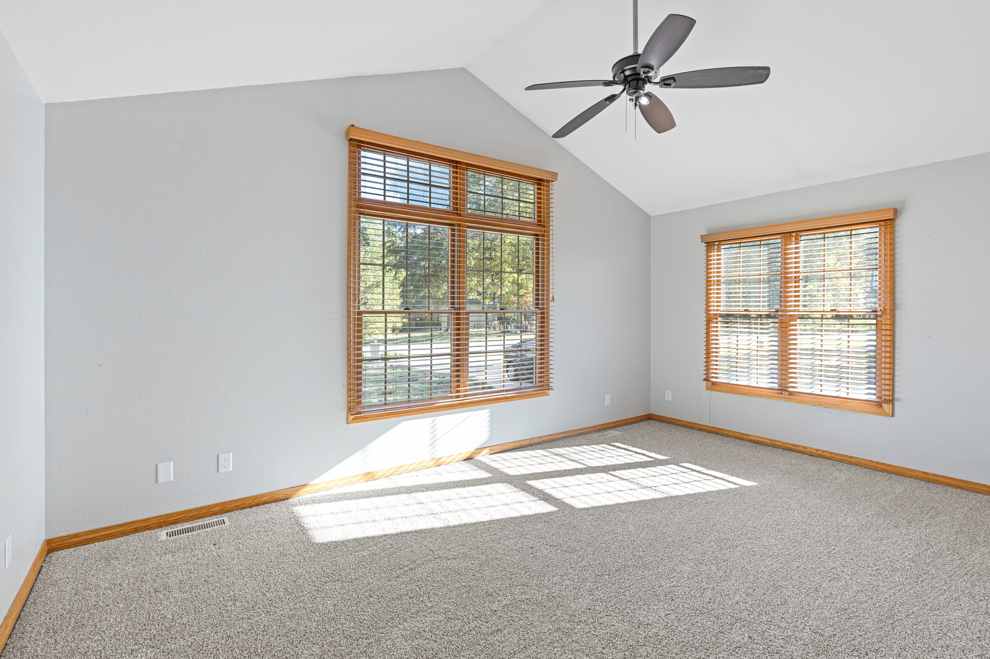 Effingham, Illinois, 62401, United States, 3 Bedrooms Bedrooms, ,3 BathroomsBathrooms,Residential,For Sale,1976361