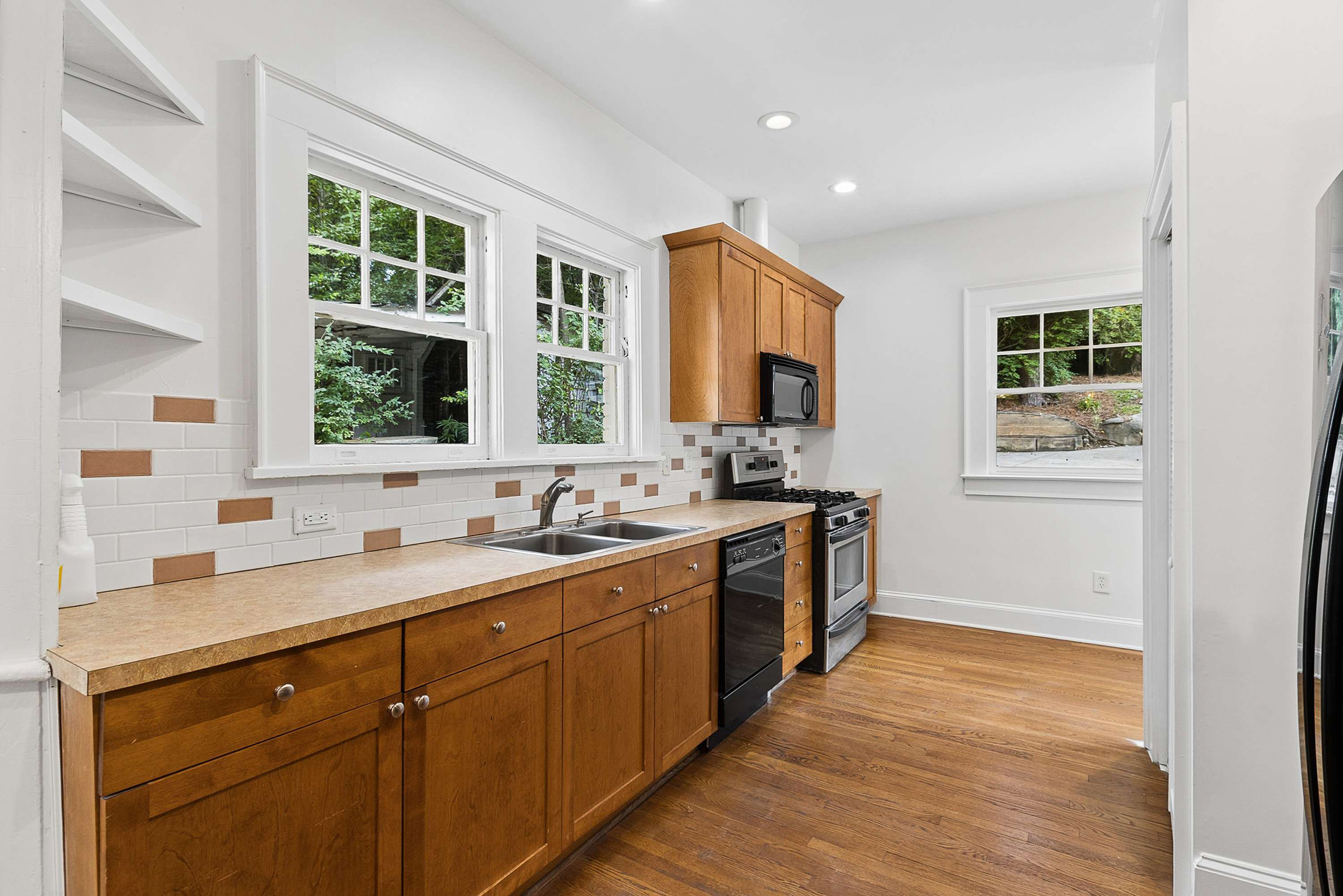  Charming 1930 Craftsman Bungalow in an Unbeatable Virginia Highland Location - 物件實景
