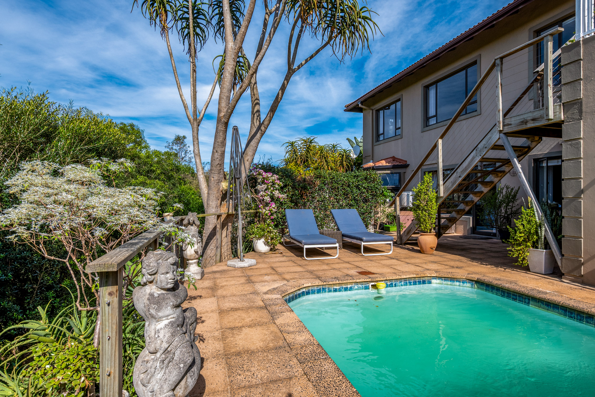  Forest Retreat with Solar Power and Exceptional Outdoor Living in Seaward Estate - 物件實景
