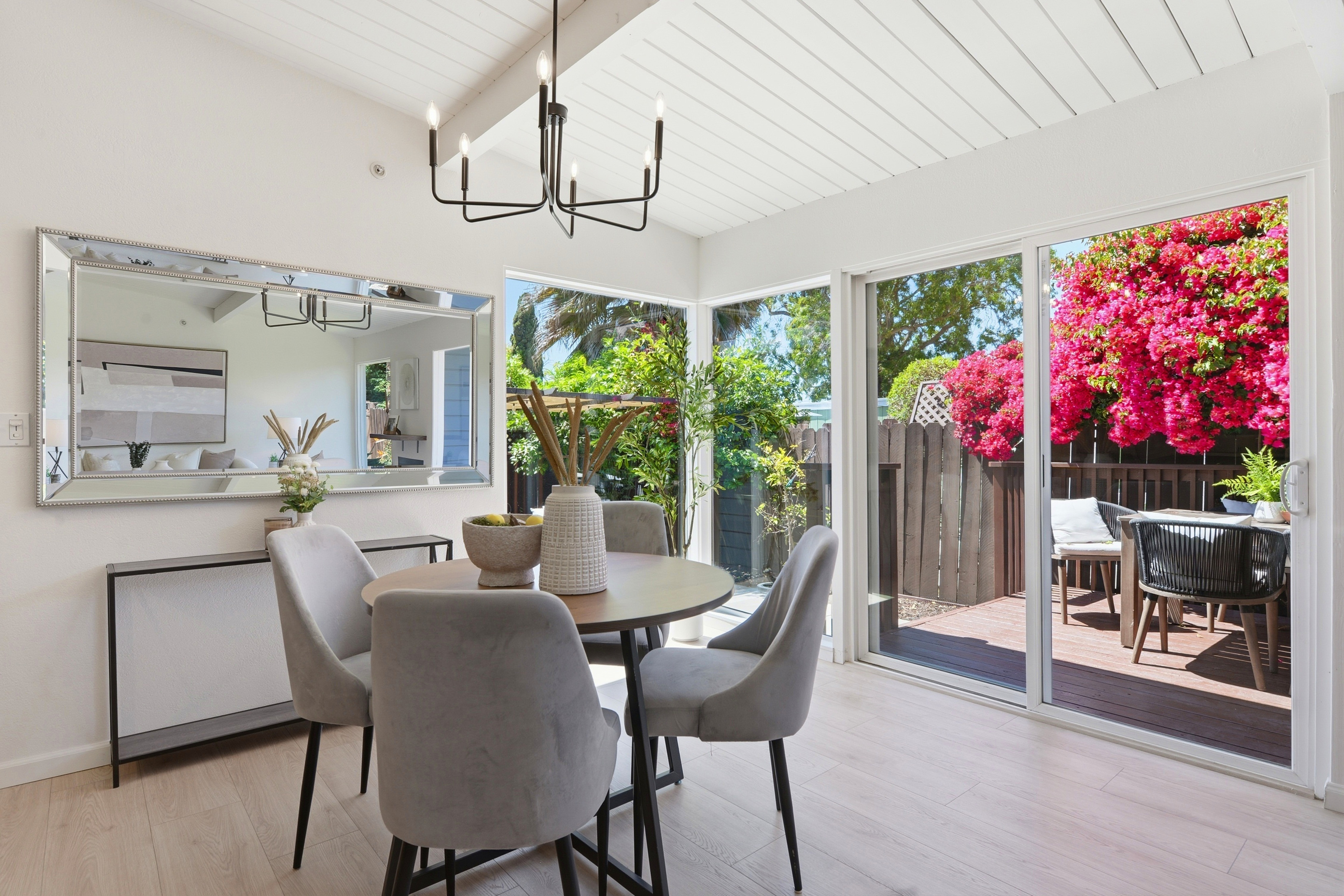  Beautifully Updated Home for an Indoor/Outdoor Lifestyle - 物件實景