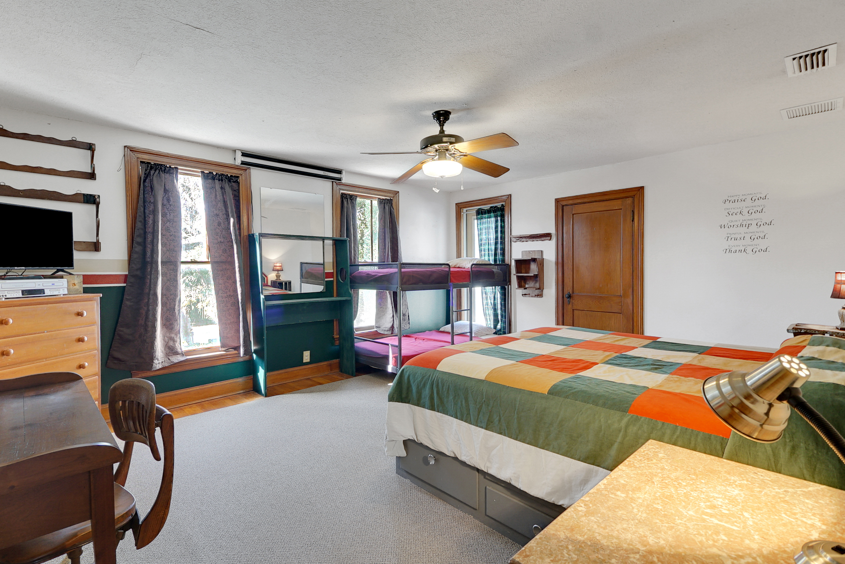 Yalaha, Florida, 34797, United States, 5 Bedrooms Bedrooms, ,4 BathroomsBathrooms,Residential,For Sale,1975837