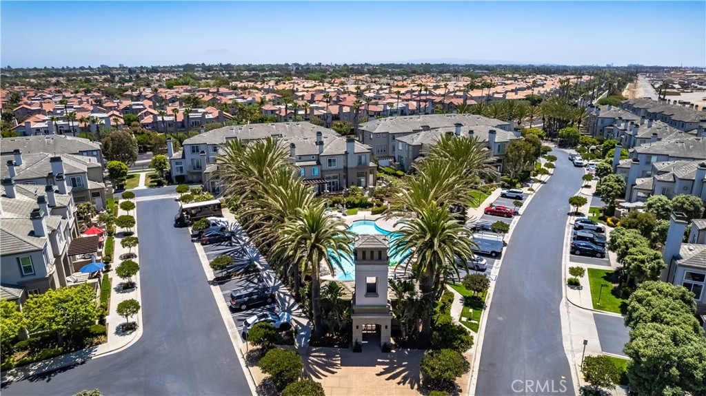 Huntington Beach, California, 92648, United States, 2 Bedrooms Bedrooms, ,3 BathroomsBathrooms,Residential,For Sale,1992033