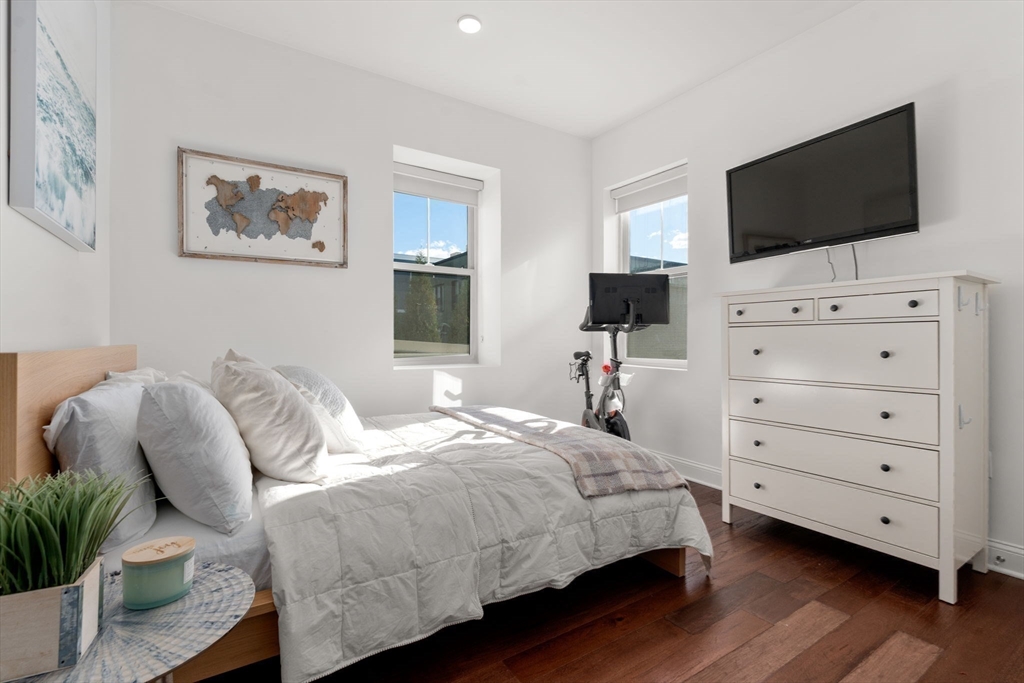 Boston, Massachusetts, 02127, United States, 2 Bedrooms Bedrooms, ,2 BathroomsBathrooms,Residential,For Sale,1987750