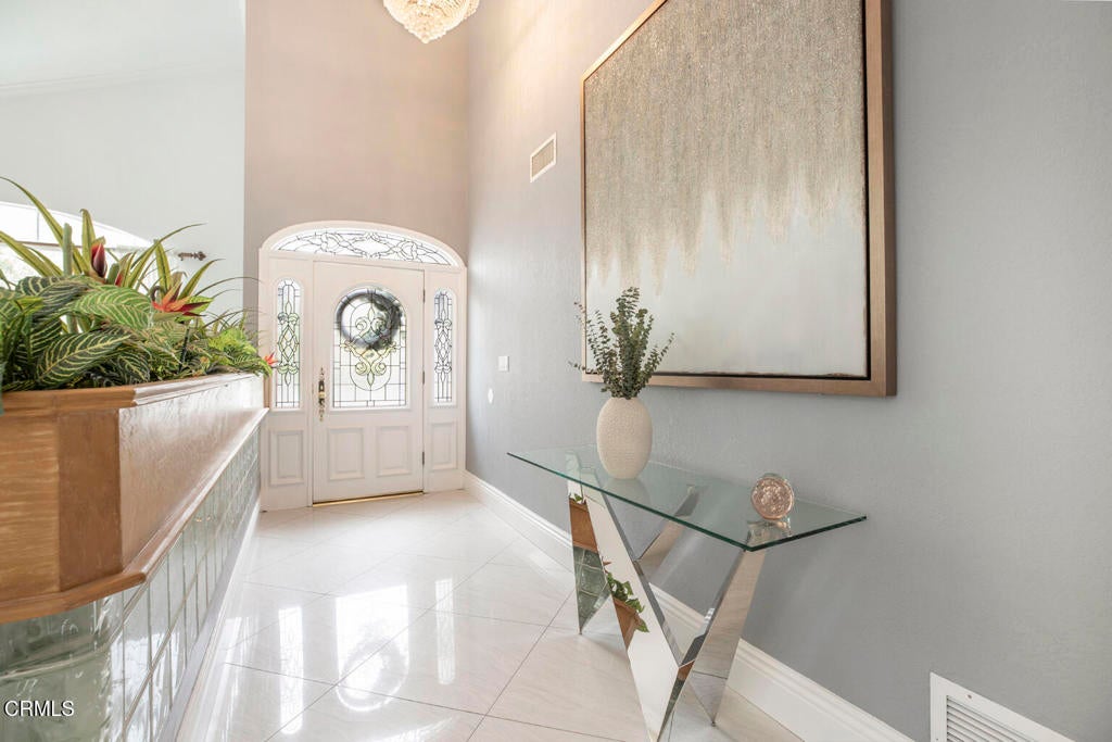 Los Angeles, California, 91352, United States, 5 Bedrooms Bedrooms, ,5 BathroomsBathrooms,Residential,For Sale,1941617