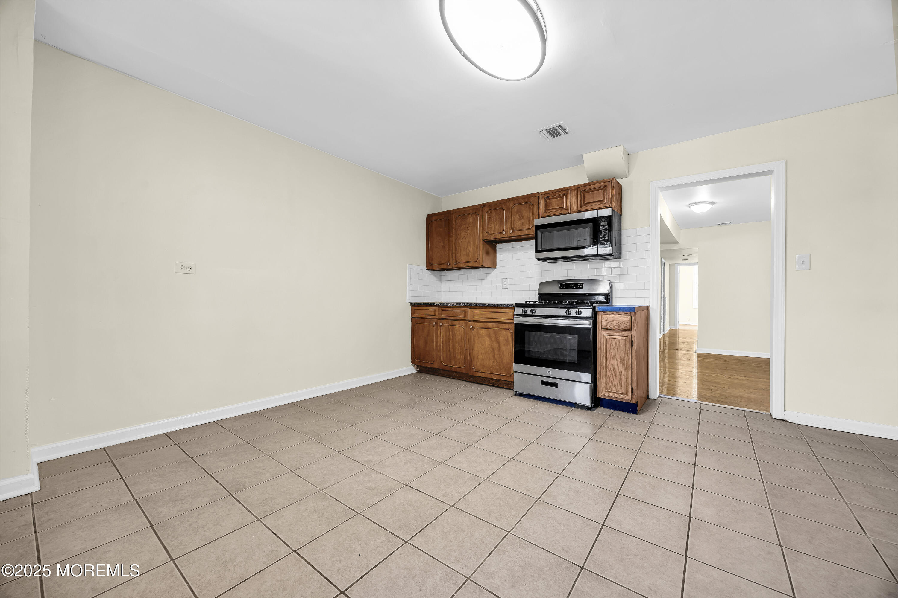 Newark, New Jersey, 07104, United States, 7 Bedrooms Bedrooms, ,3 BathroomsBathrooms,Residential,For Sale,1915900