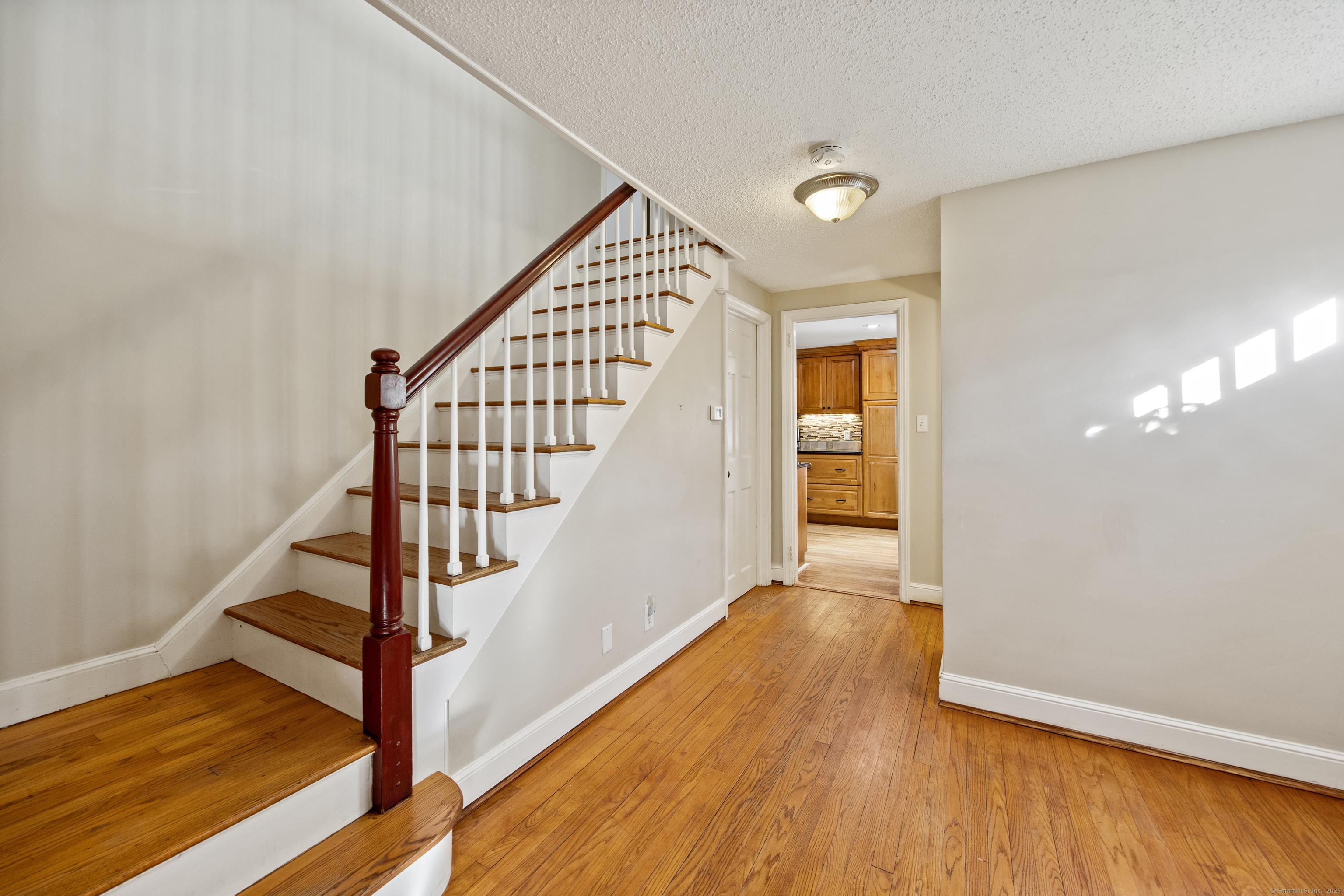 West Hartford, Connecticut, 06117, United States, 3 Bedrooms Bedrooms, ,3 BathroomsBathrooms,Residential,For Sale,1980487