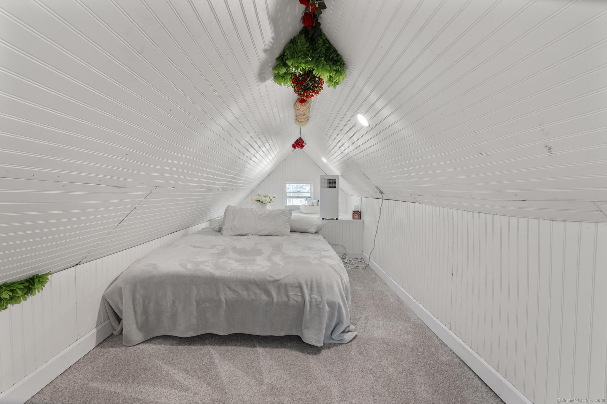 Milford, Connecticut, 06460, United States, 3 Bedrooms Bedrooms, ,2 BathroomsBathrooms,Residential,For Sale,1942081