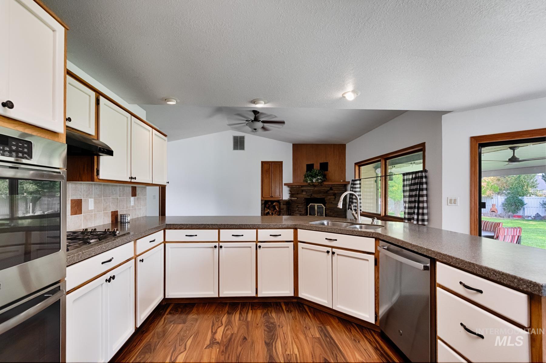 Kuna, Idaho, 83634, United States, 6 Bedrooms Bedrooms, ,4 BathroomsBathrooms,Residential,For Sale,1950984