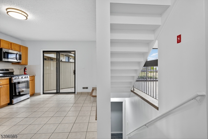 Franklin Twp., New Jersey, 08873, United States, 2 Bedrooms Bedrooms, ,3 BathroomsBathrooms,Residential,For Sale,1993021