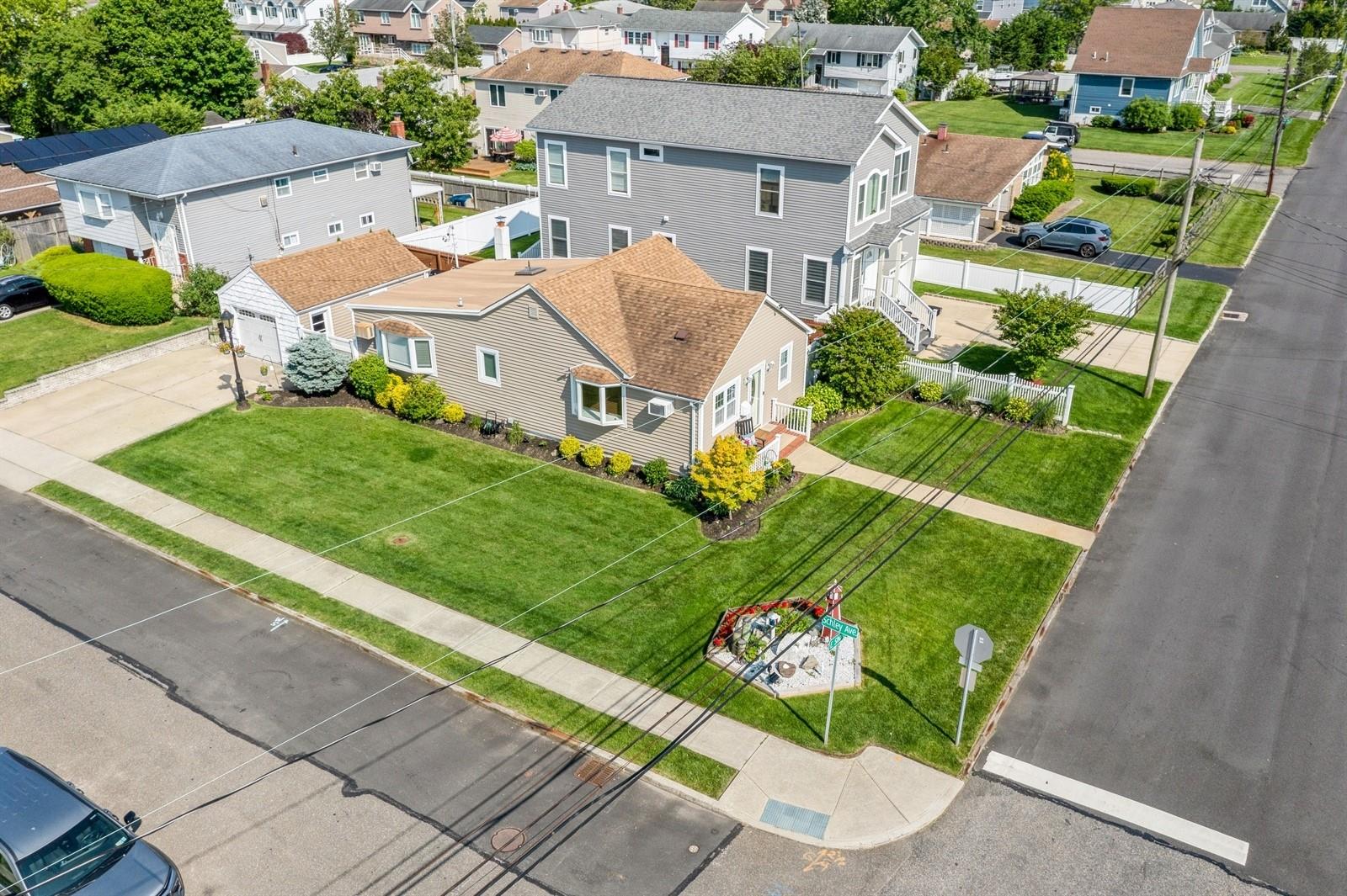 Lindenhurst, New York, 11757, United States, 2 Bedrooms Bedrooms, ,1 BathroomBathrooms,Residential,For Sale,1847928