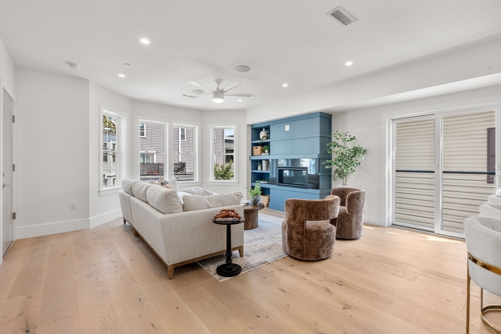 Boston, Massachusetts, 02127, United States, 2 Bedrooms Bedrooms, ,2 BathroomsBathrooms,Residential,For Sale,1951158
