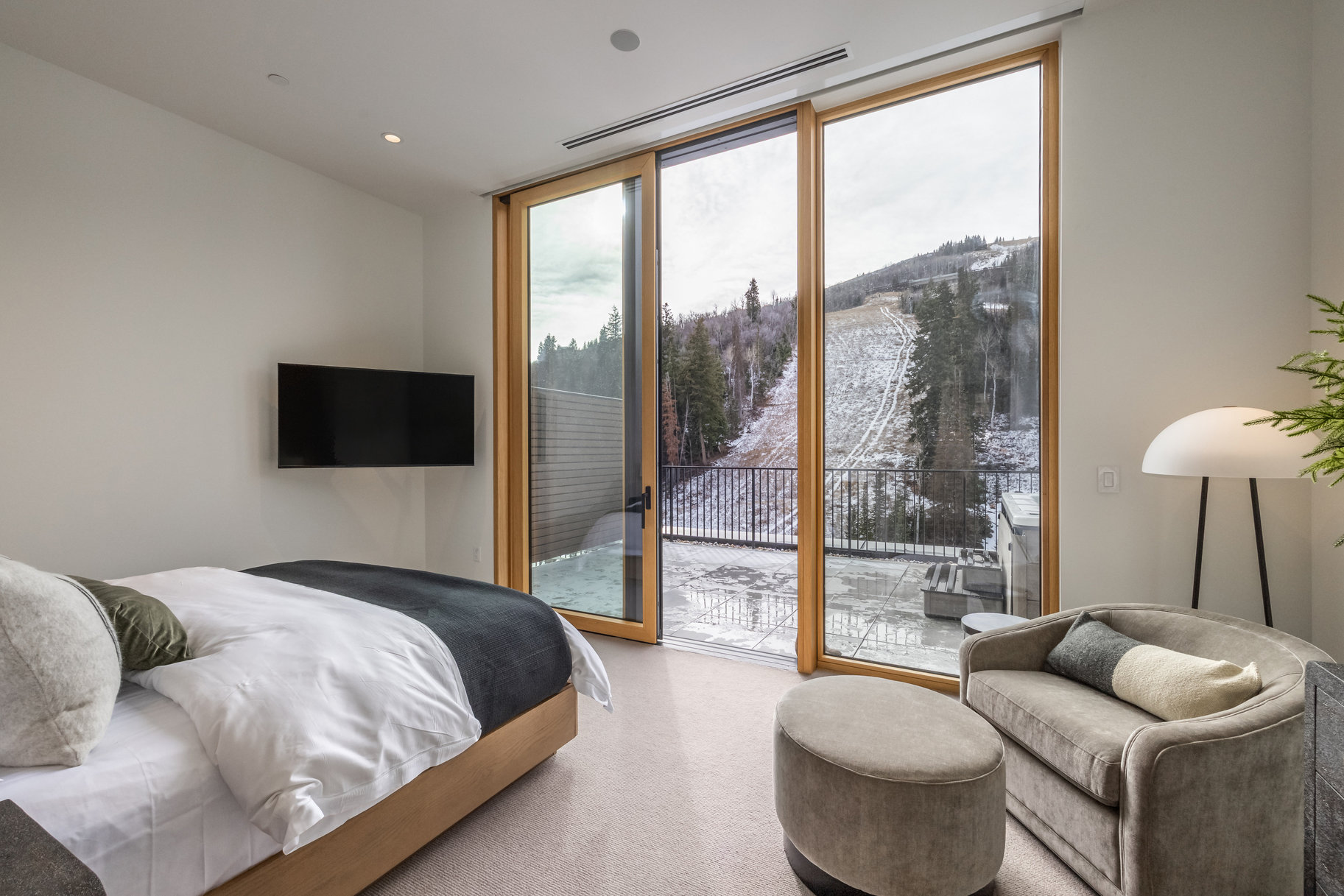  Furnished 5-bedroom Penthouse at Founder