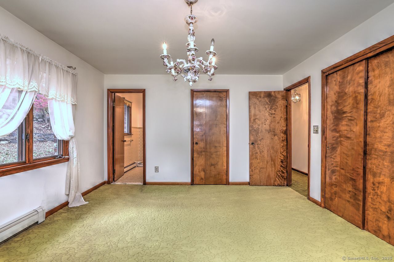 Trumbull, Connecticut, 06611, United States, 3 Bedrooms Bedrooms, ,2 BathroomsBathrooms,Residential,For Sale,1988138