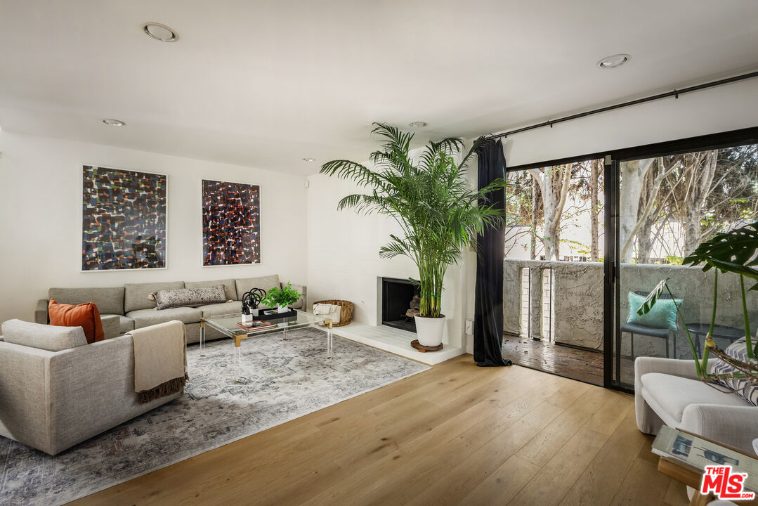 Los Angeles, California, 90025, United States, 3 Bedrooms Bedrooms, ,3 BathroomsBathrooms,Residential,For Sale,1987616