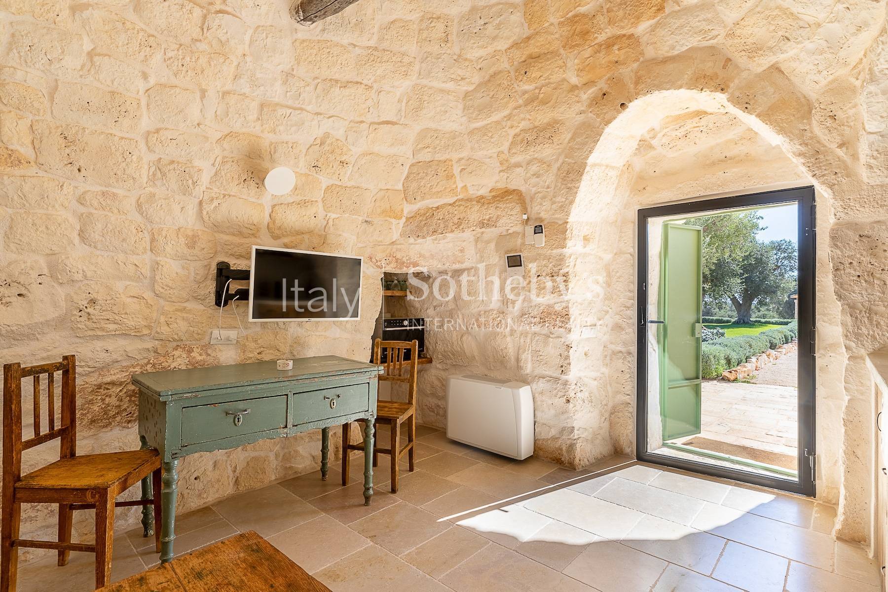  Exclusive estate among the olive trees in the Valle d